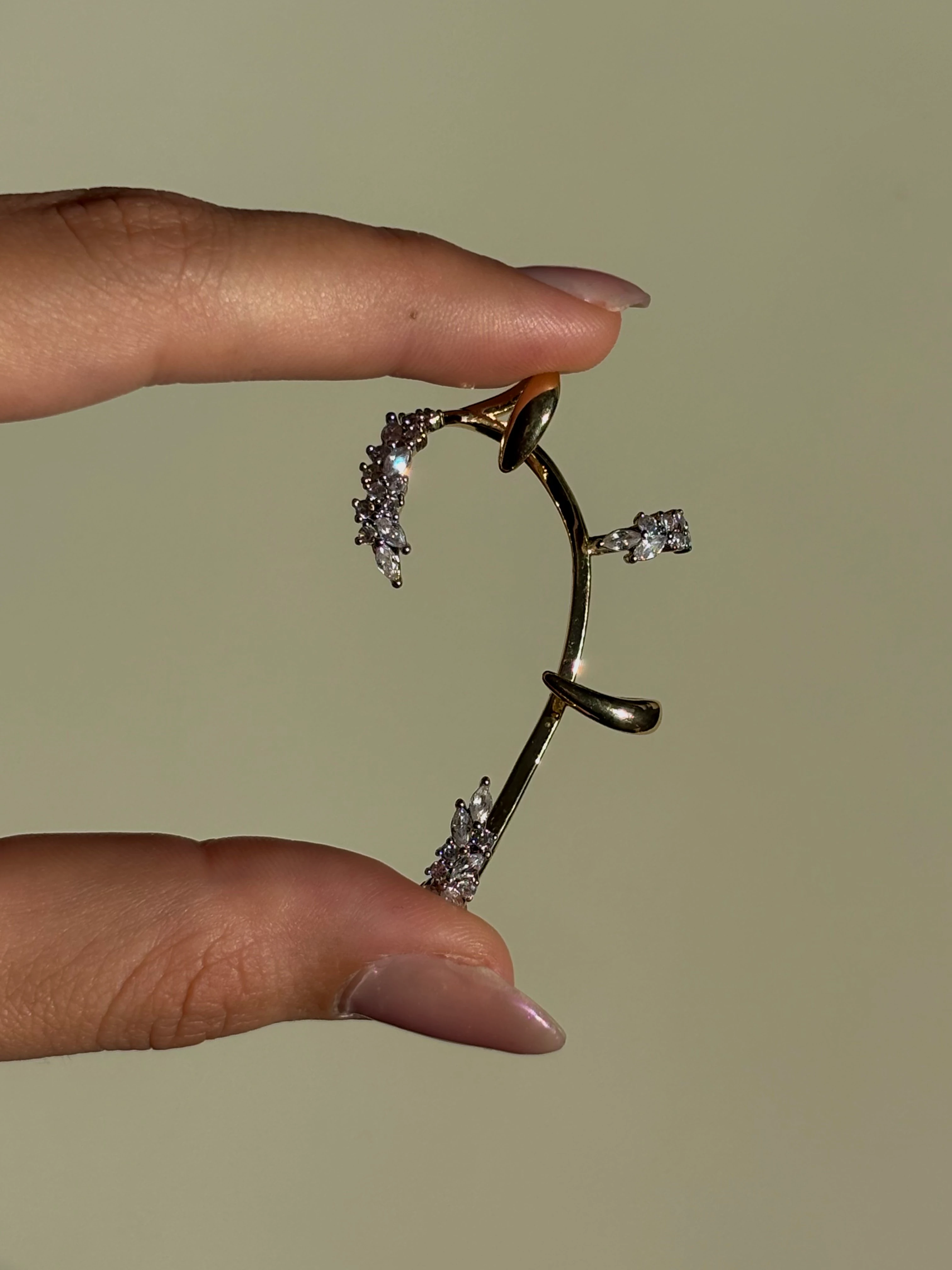 Çift Renk Zirkon Taşlı Kulağa Geçirmeli Küpe