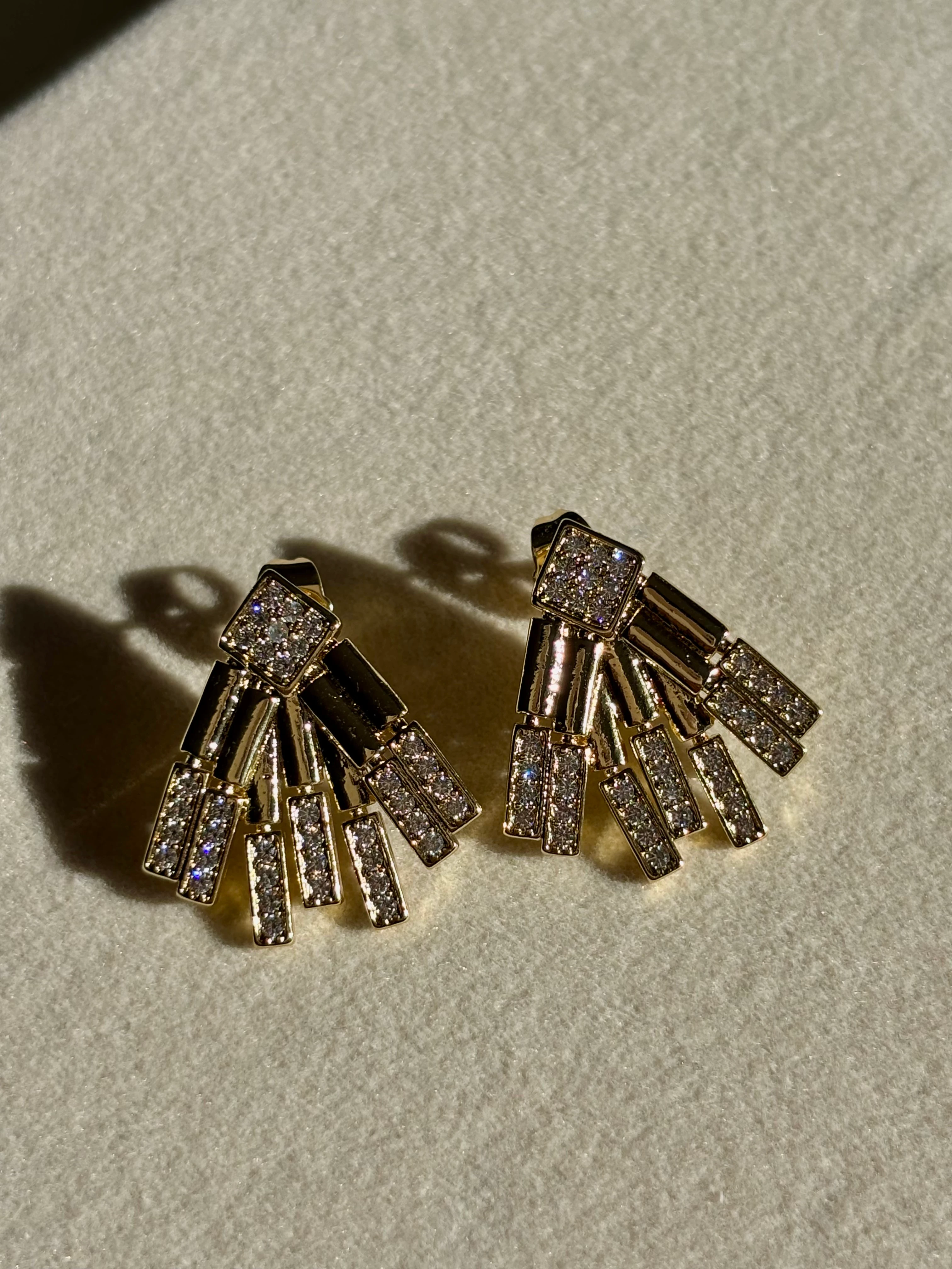 Zirkon Taş Çelik Gold Küpe