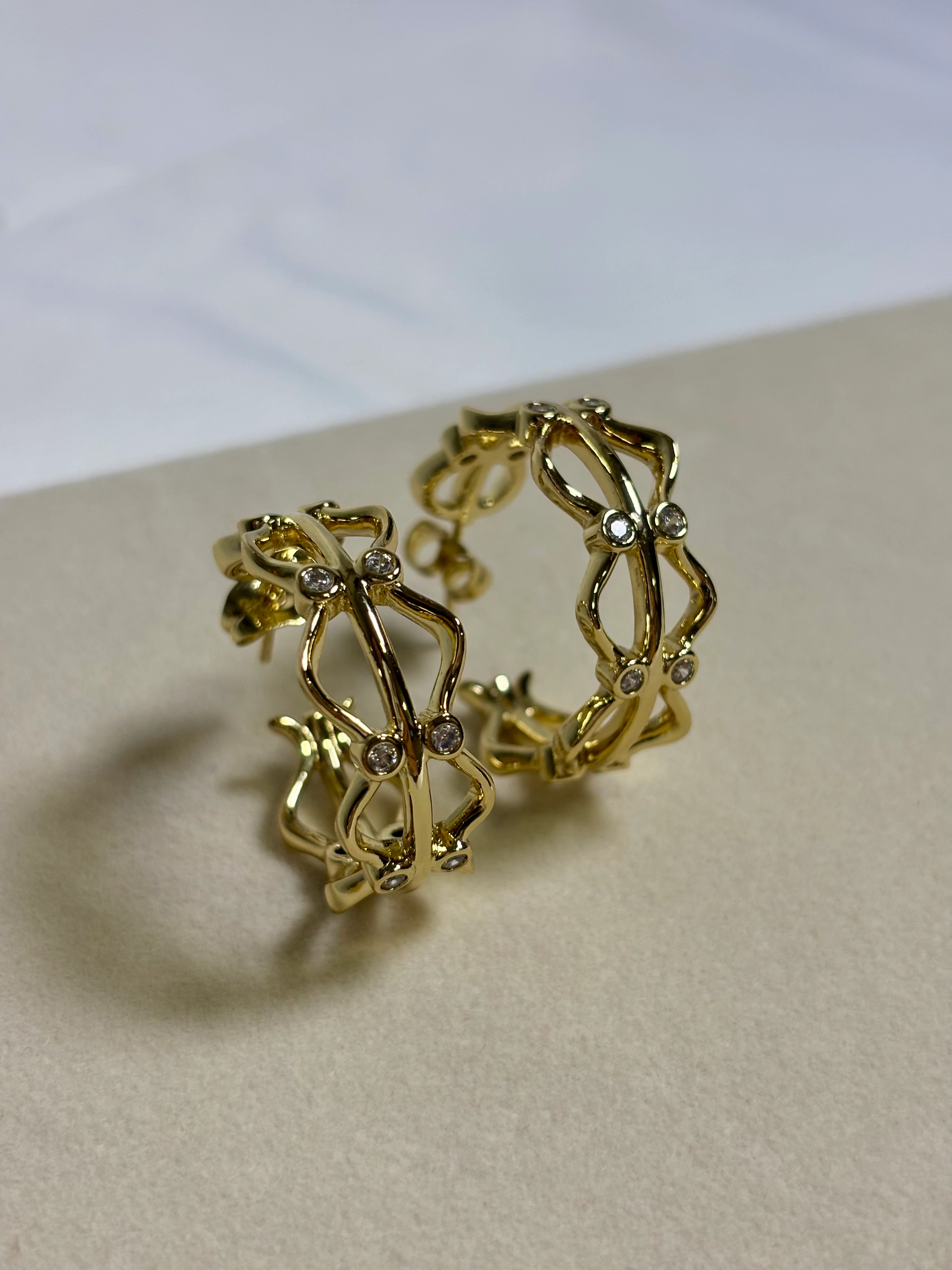 Taşlı Zikzak Halka Küpe