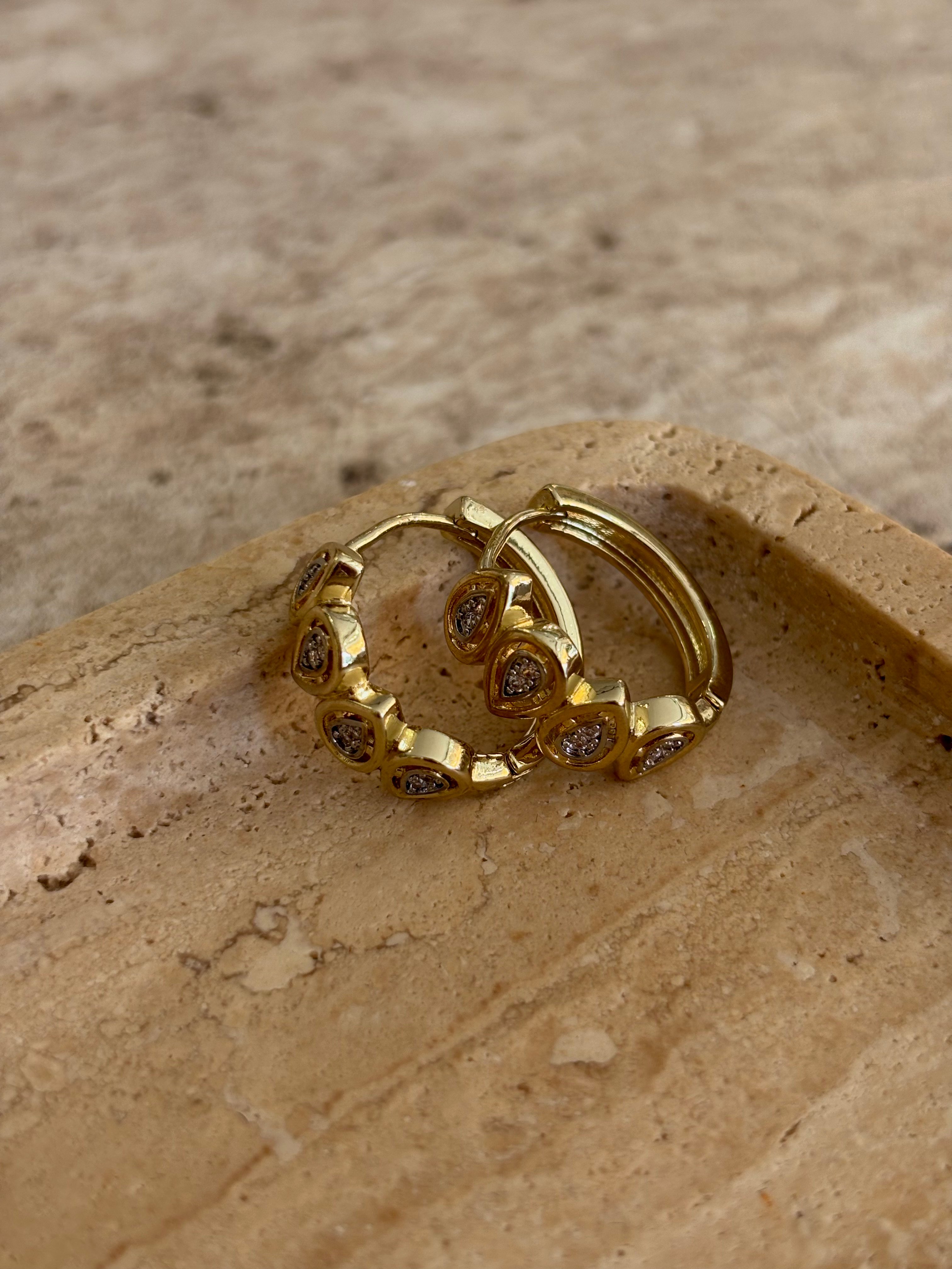 Gold Damla Detay Çelik Küpe