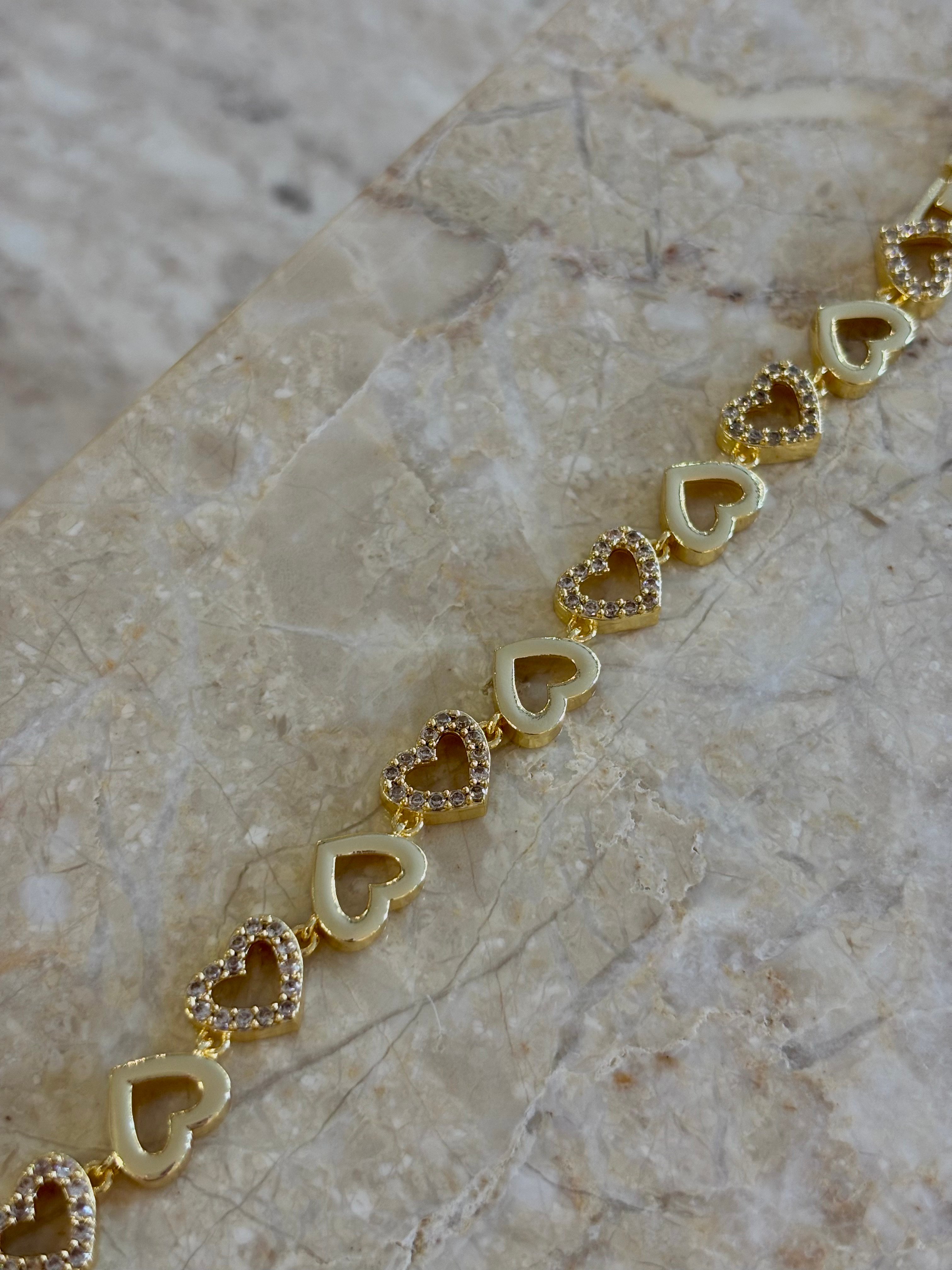 Çelik Kalp Sıralı Taşlı Gold Bileklik