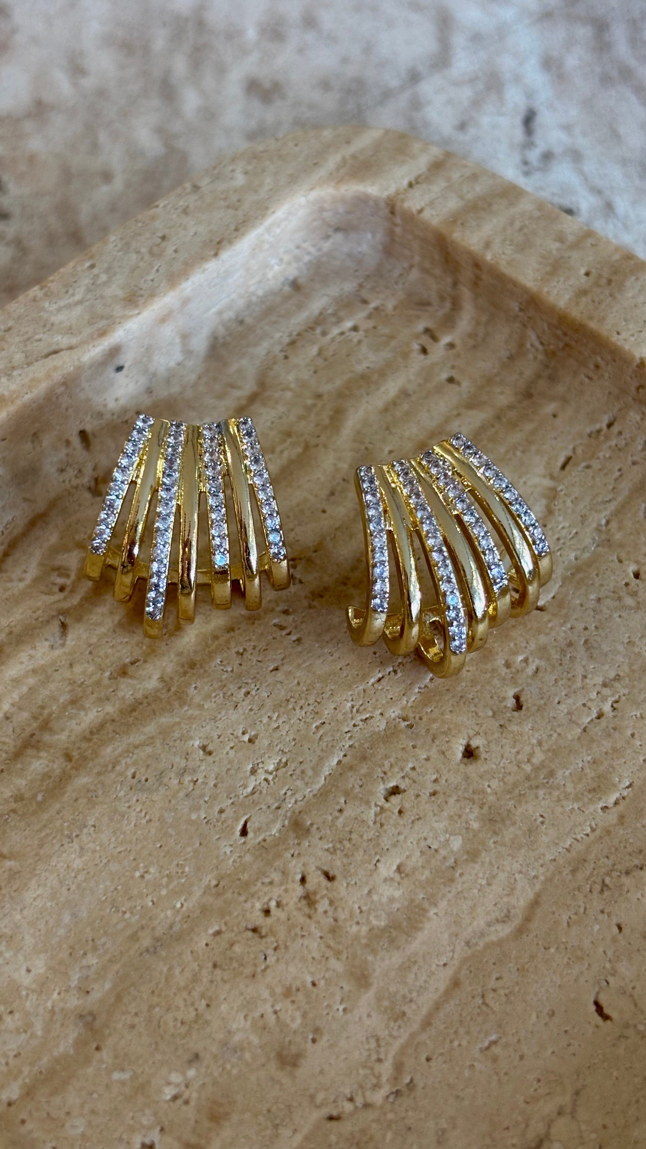 Gold Taşlı Çelik Küpe