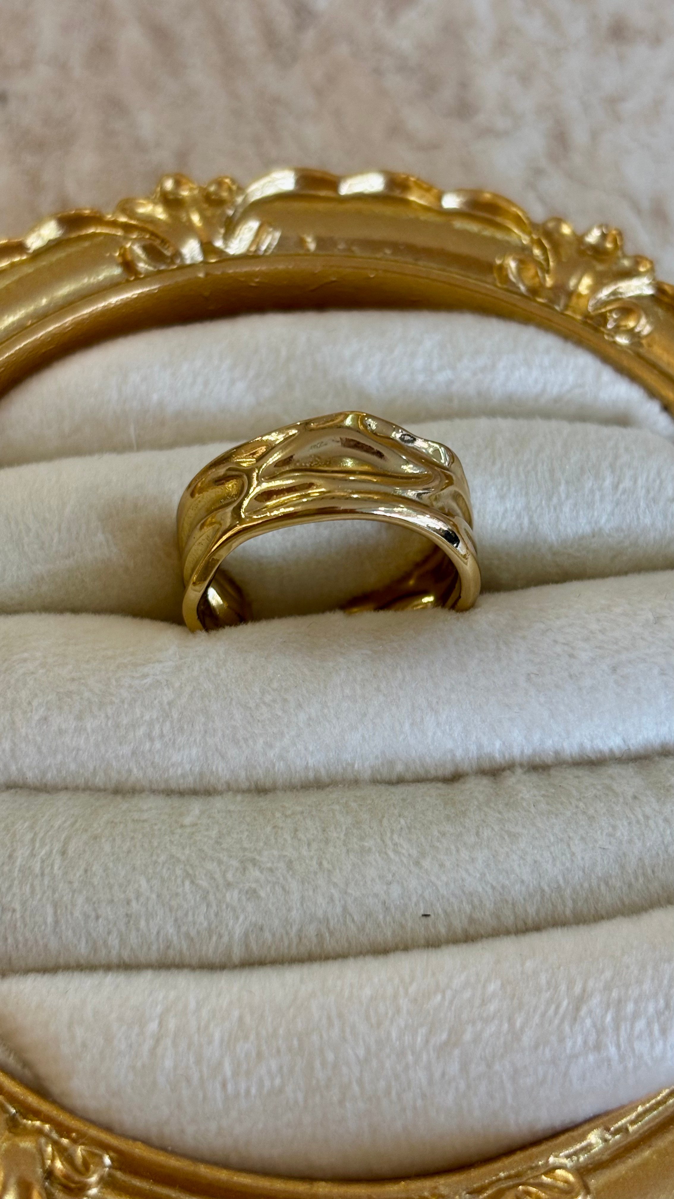 Kıvrımlı Gold Ayarlanabilir Çelik Yüzük