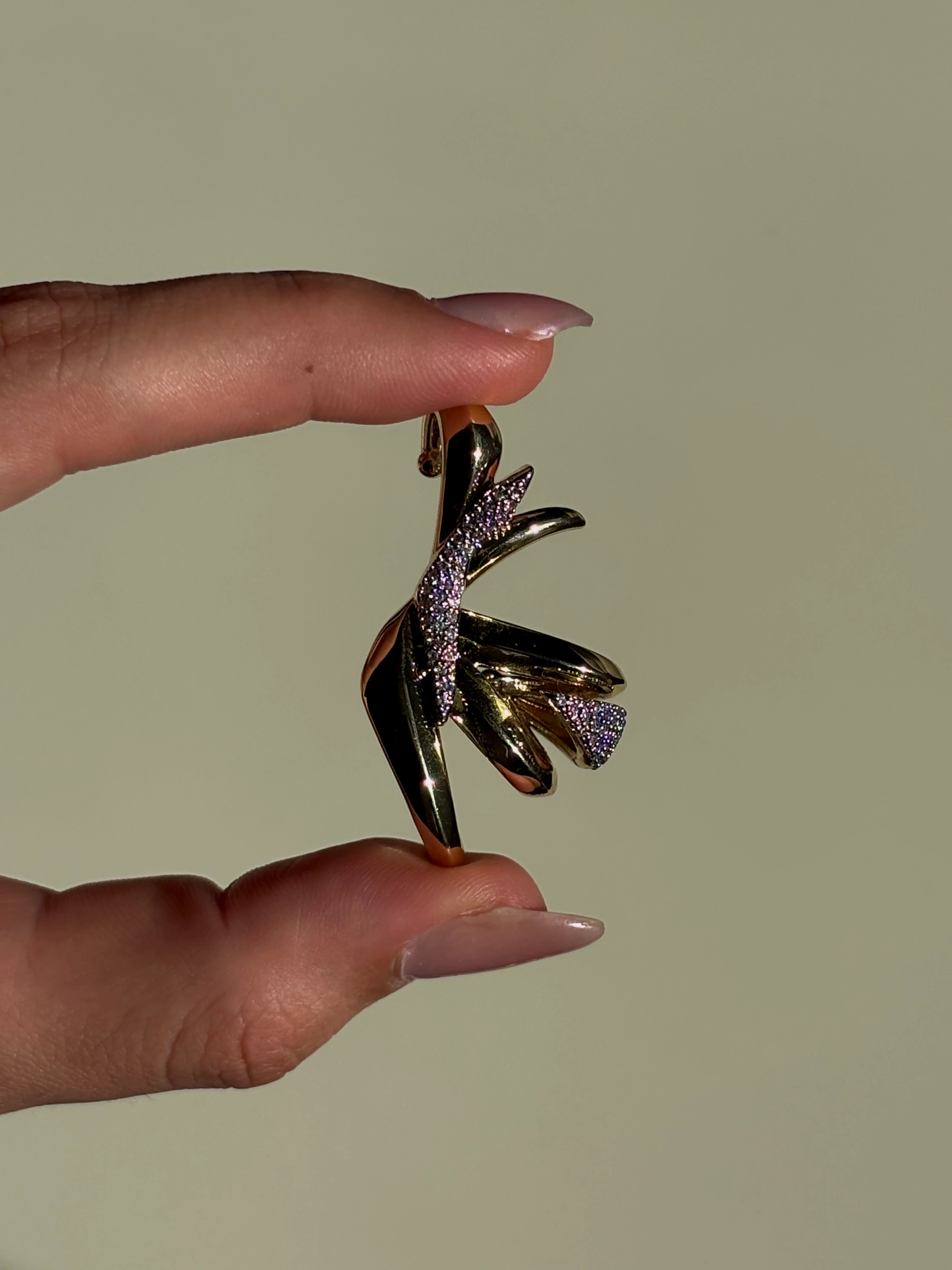 Zirkon Taşlı Tasarım Kulağa Geçirmeli Küpe