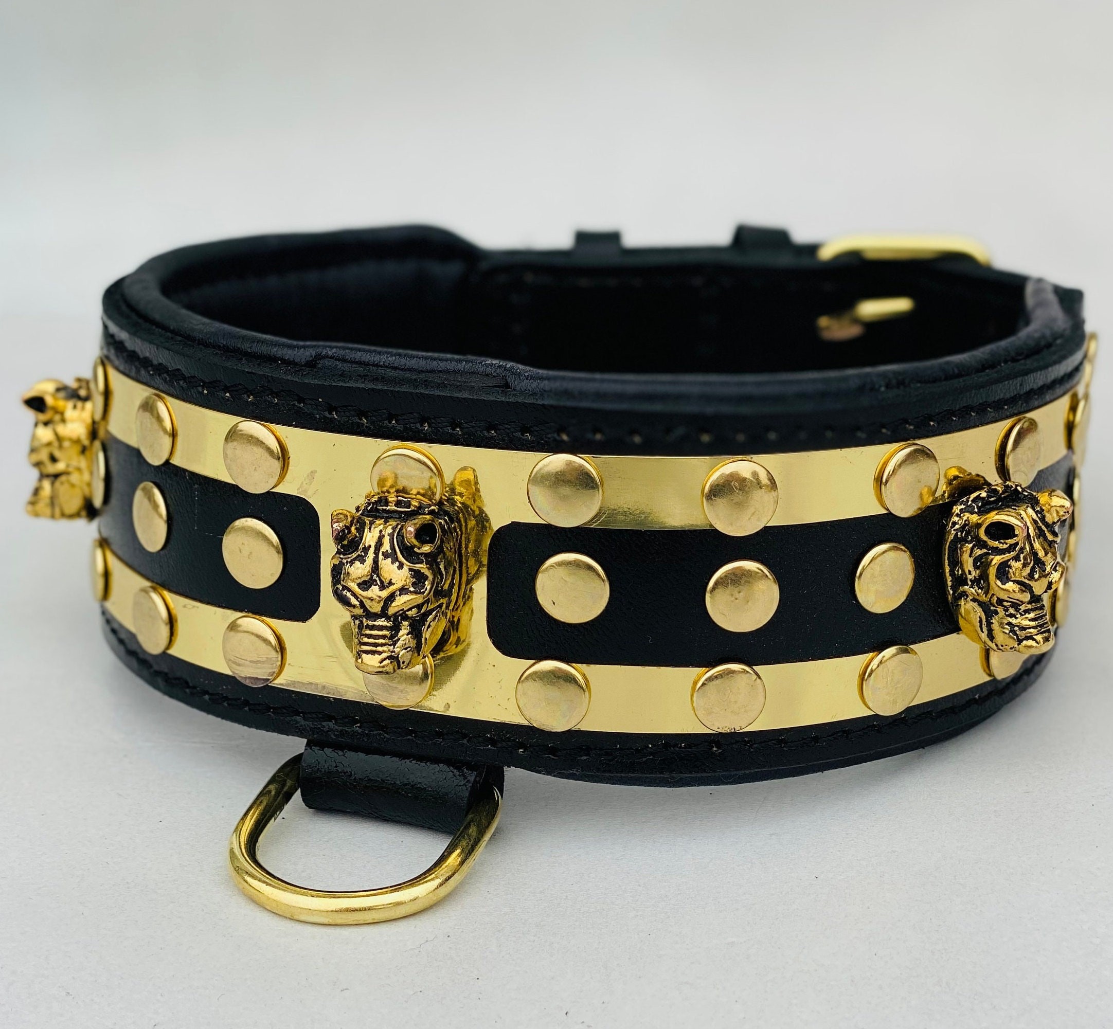 LEATHER DOG NECK COLLAR WITH GOLD PLATE DETAIL (BLACK)