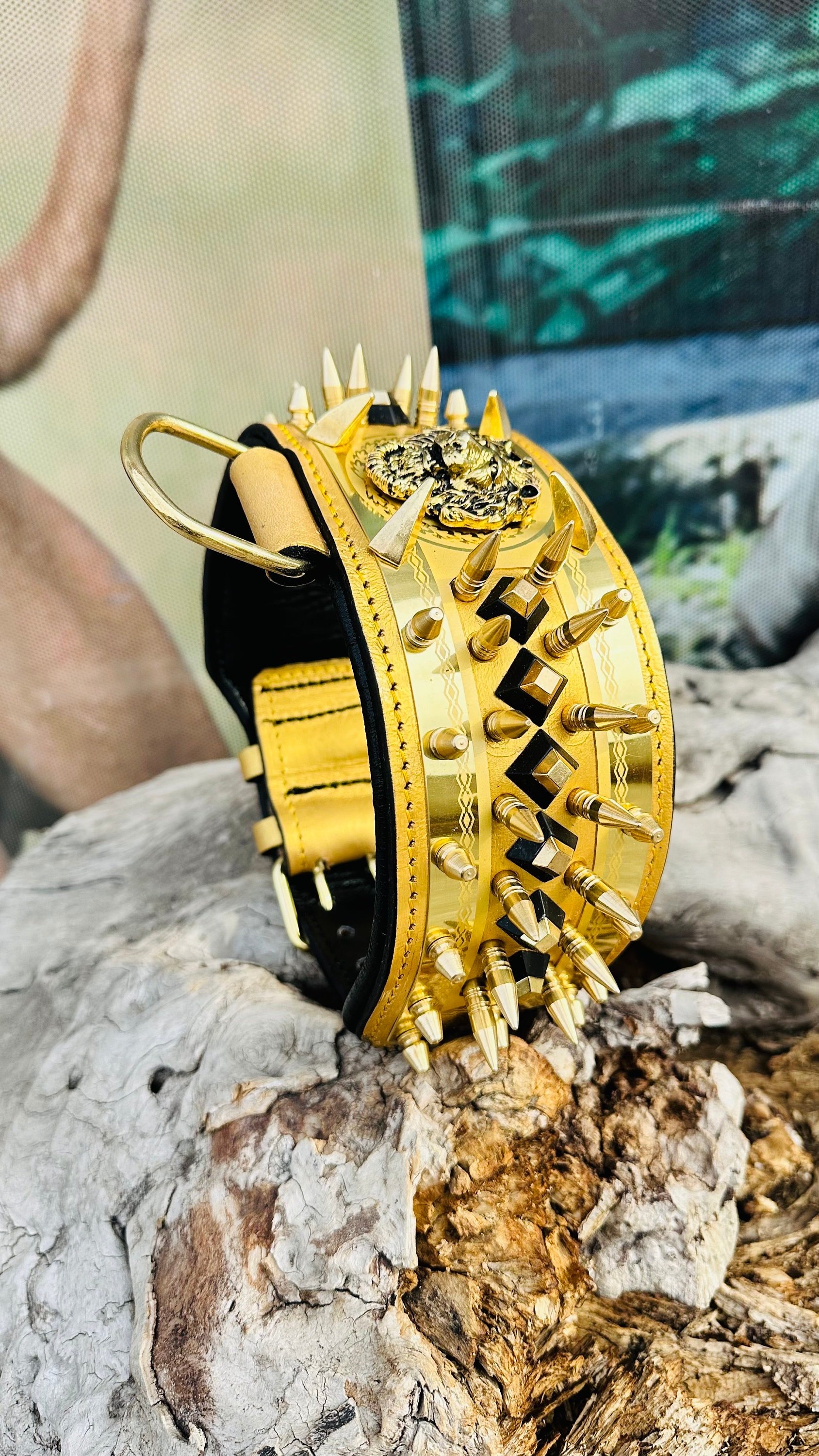 🦁 8 CM Gold Extreme Çelik Levhalı & Aslan Logolu Hakiki Deri Köpek Tasması – Güç, Asalet ve Prestijin Zirvesi! 🔥