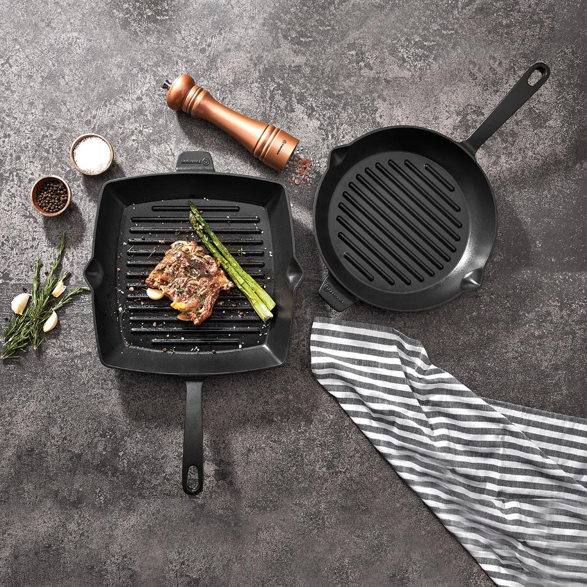 KORKMAZ A2846-1 CASTA KARE GRILL DÖK.TAVA 26*26 KI