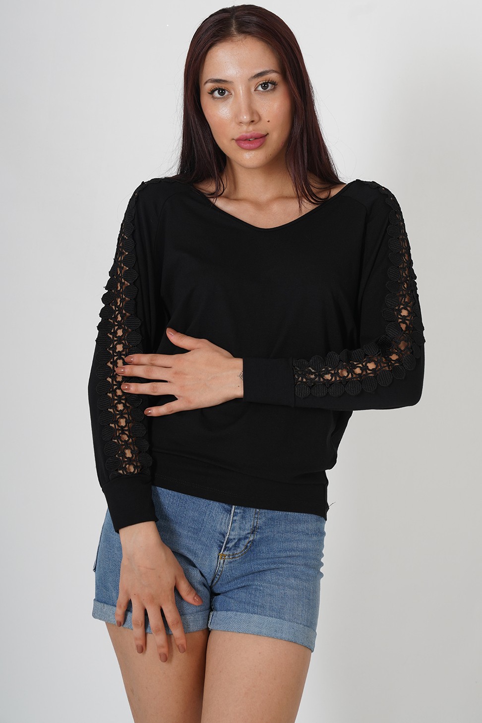 GÜPÜRLÜ UZUN KOLLU T-SHIRT