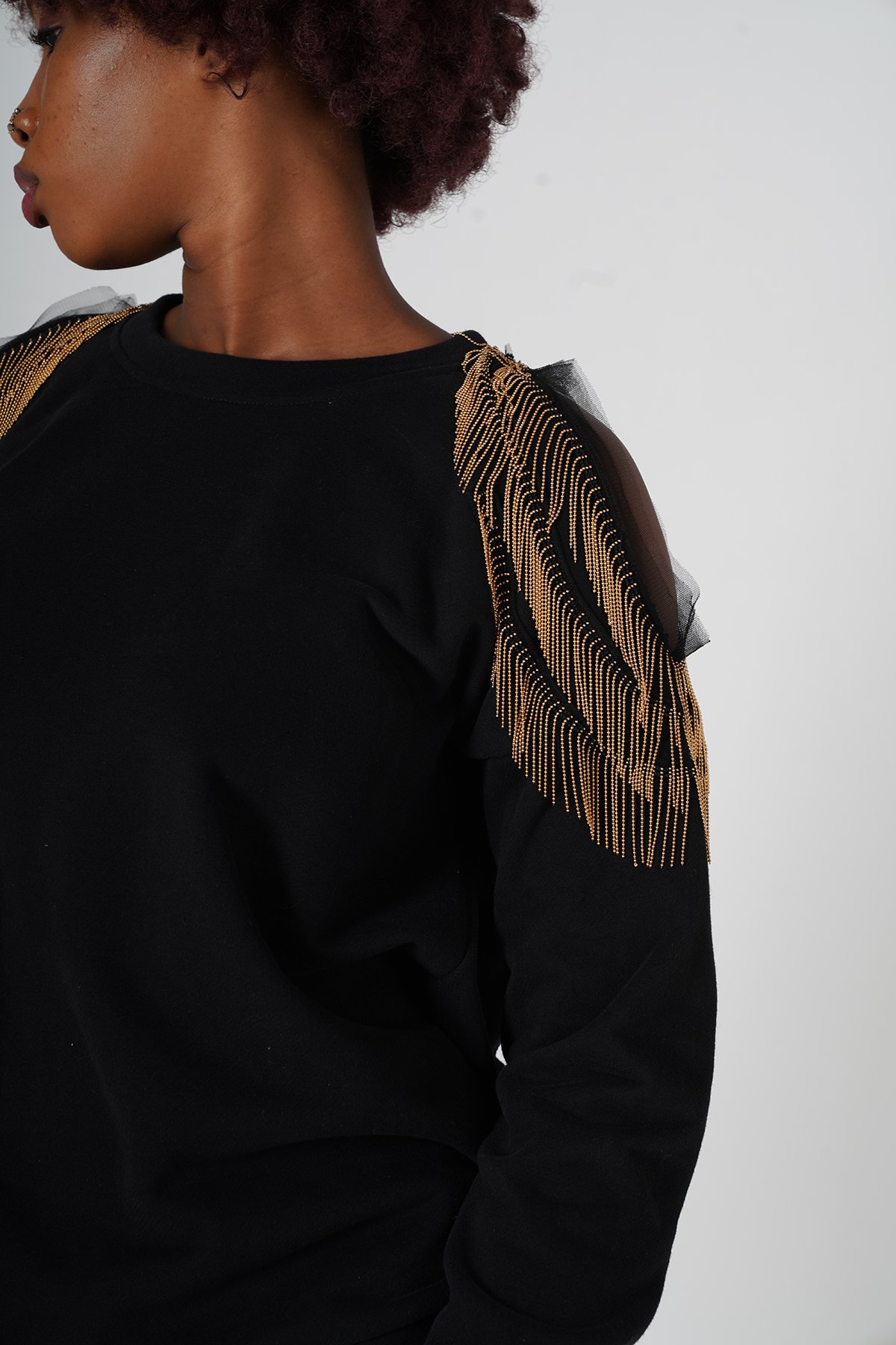 SİYAH PÜSKÜLLÜ SWEATSHIRT - ALTIN