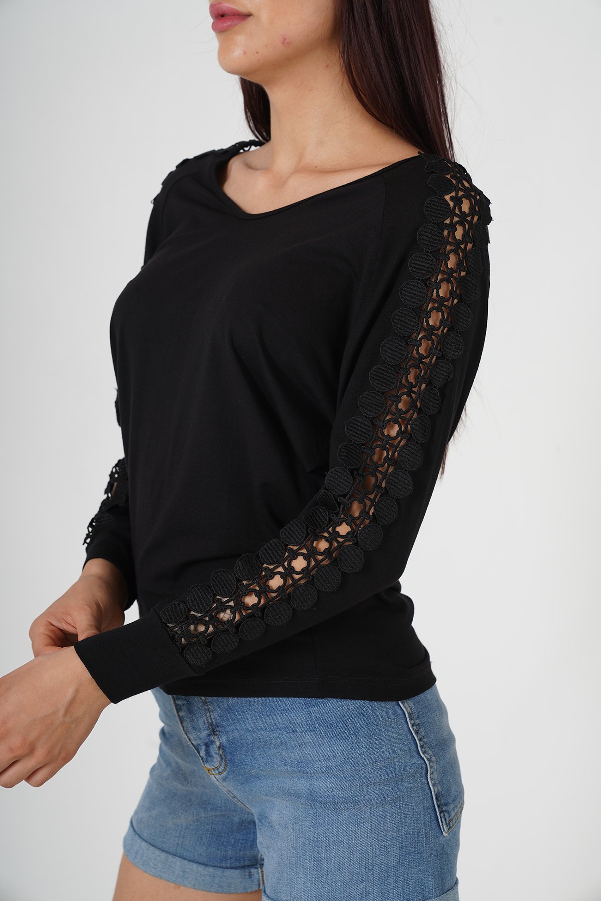GÜPÜRLÜ UZUN KOLLU T-SHIRT