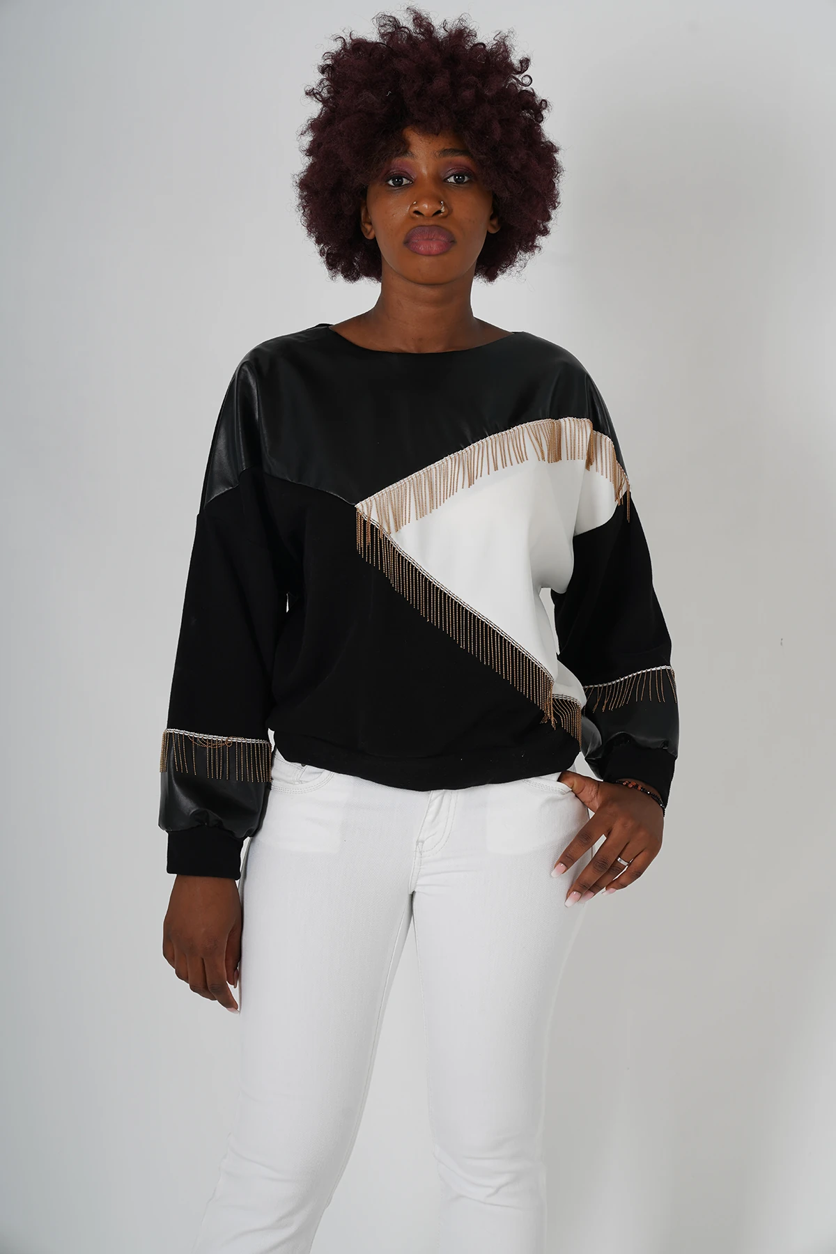Siyah Beyaz Renk Altın Zincir Püsküllü Kadın Sweatshirt - Görsel 3