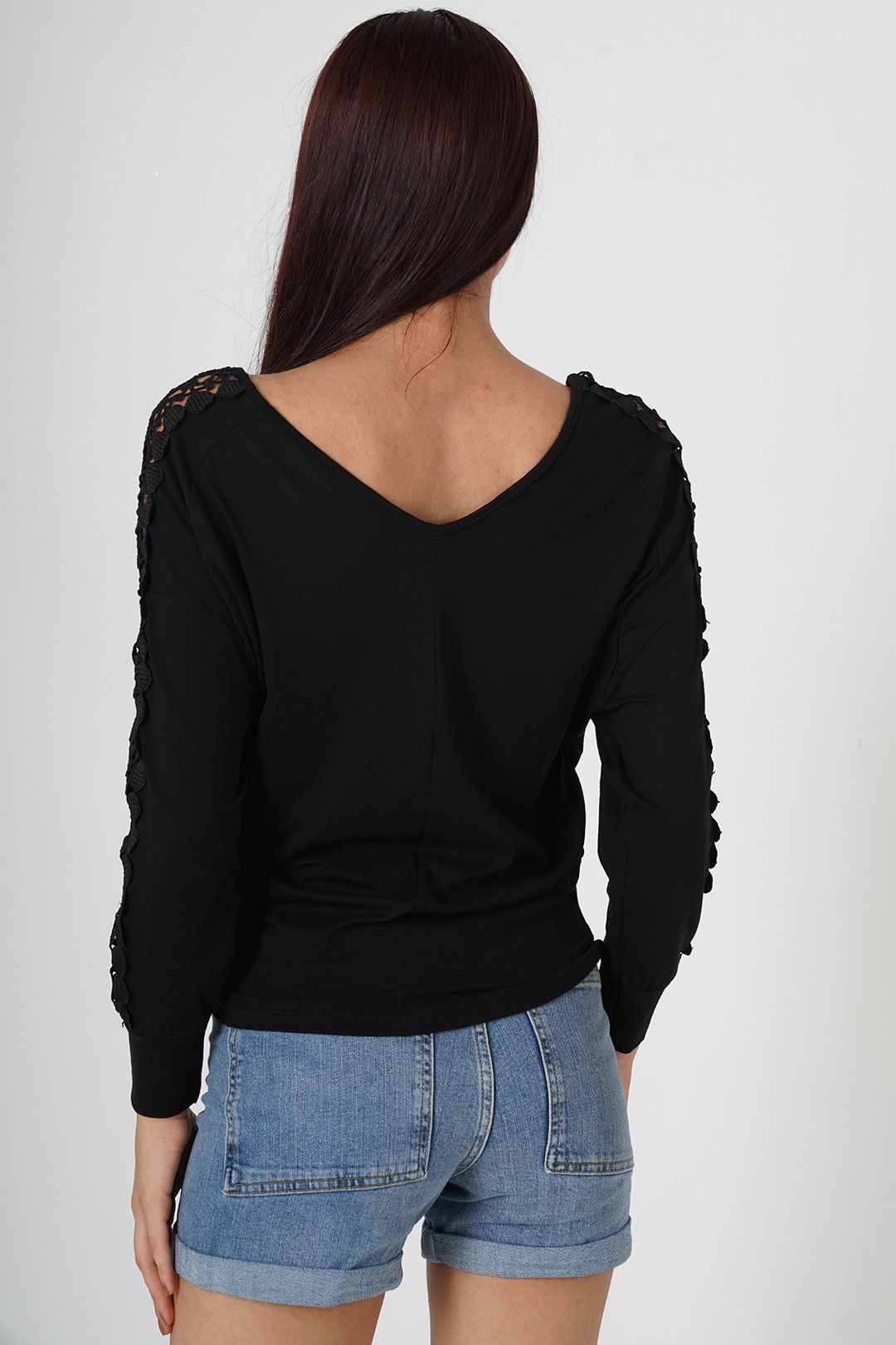 GÜPÜRLÜ UZUN KOLLU T-SHIRT