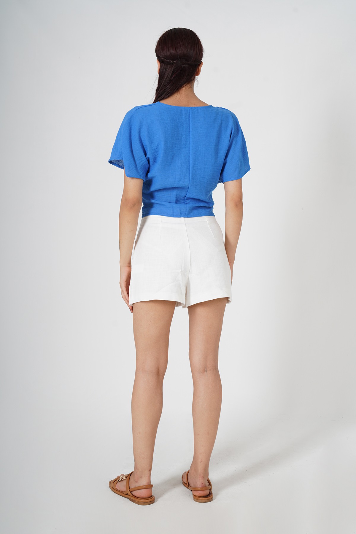 DÜĞÜM DETAYLI KETEN CROP BLUZ 
