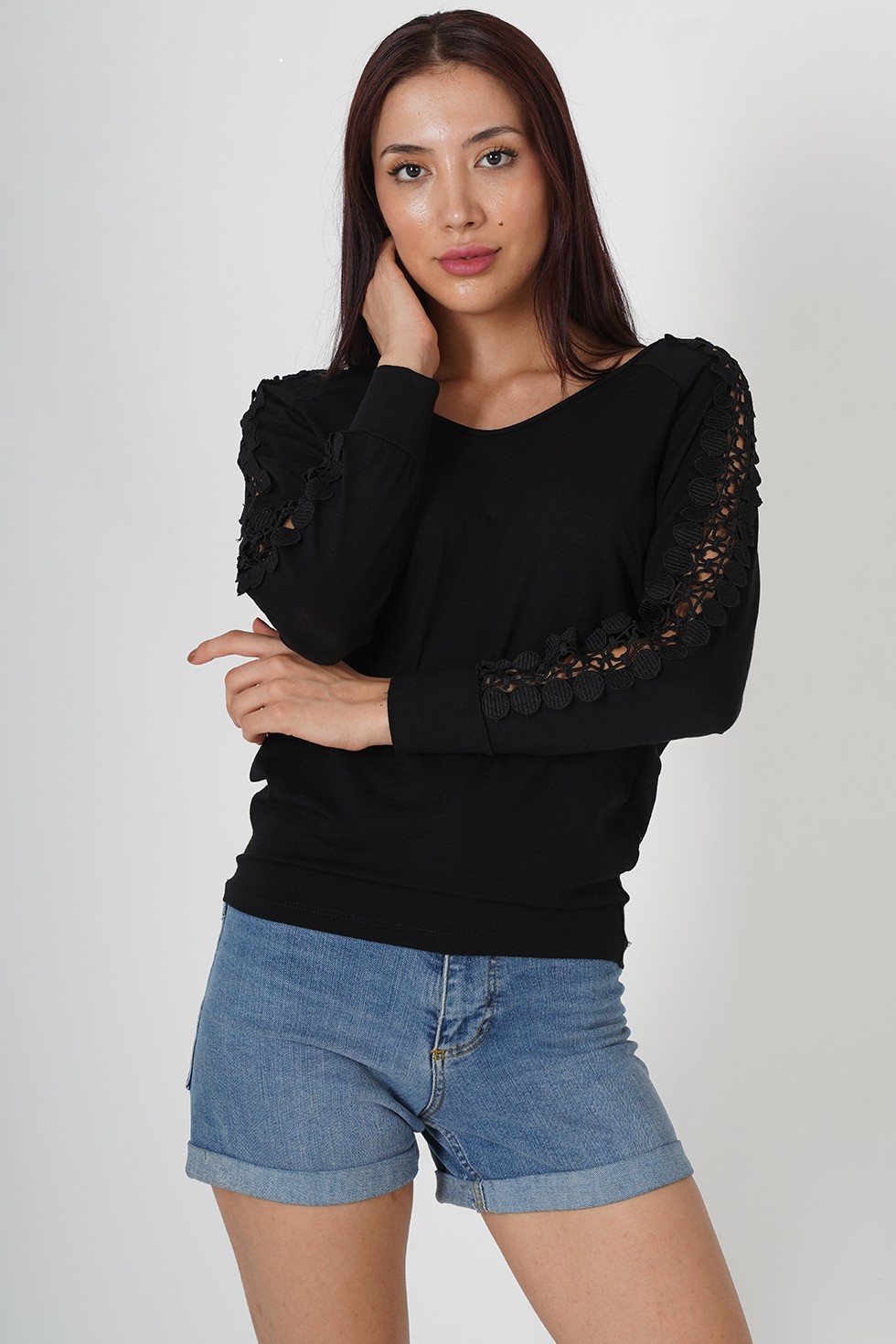GÜPÜRLÜ UZUN KOLLU T-SHIRT
