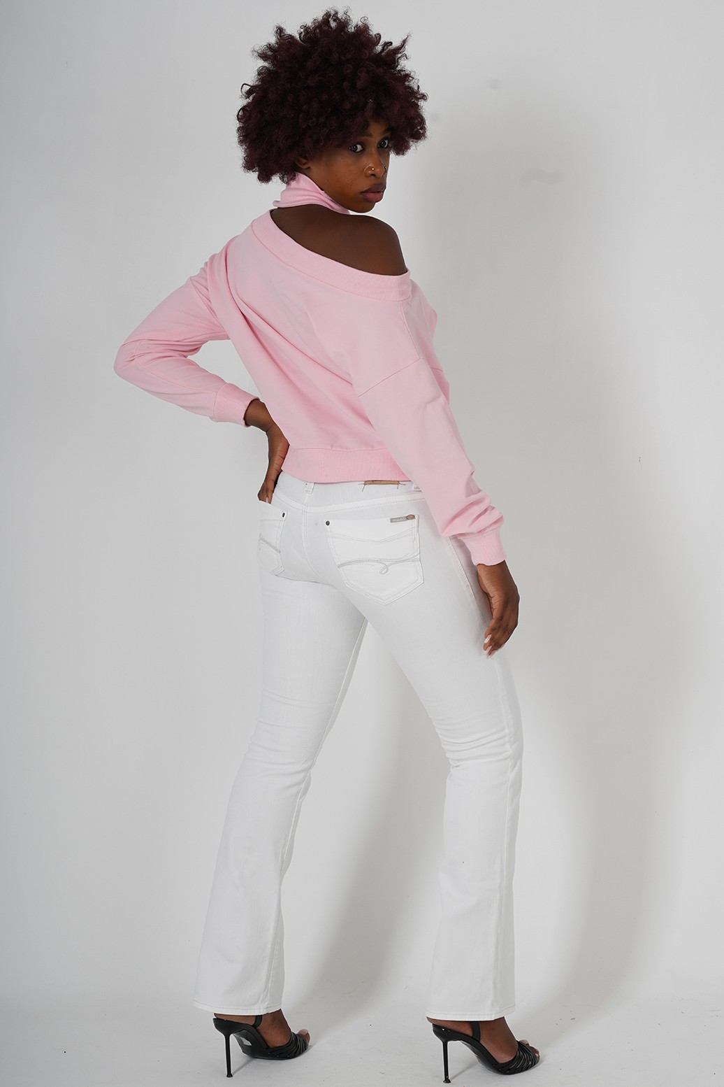 OMUZ DEKOLTELİ PEMBE SWEATSHIRT