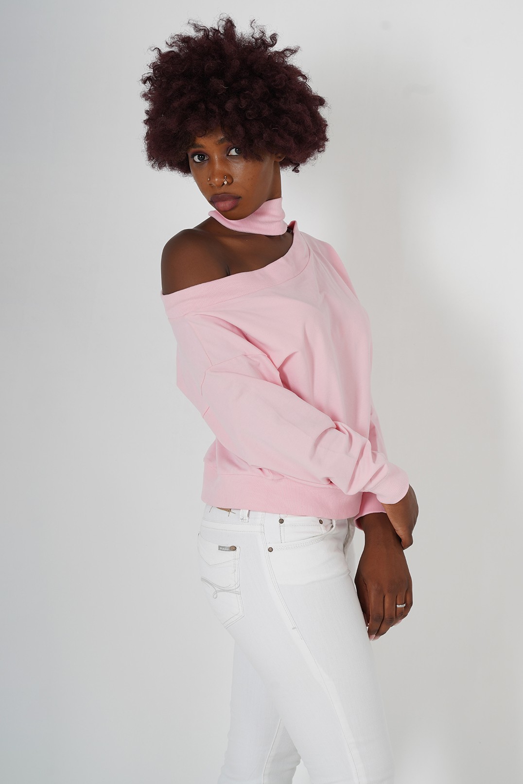 OMUZ DEKOLTELİ PEMBE SWEATSHIRT