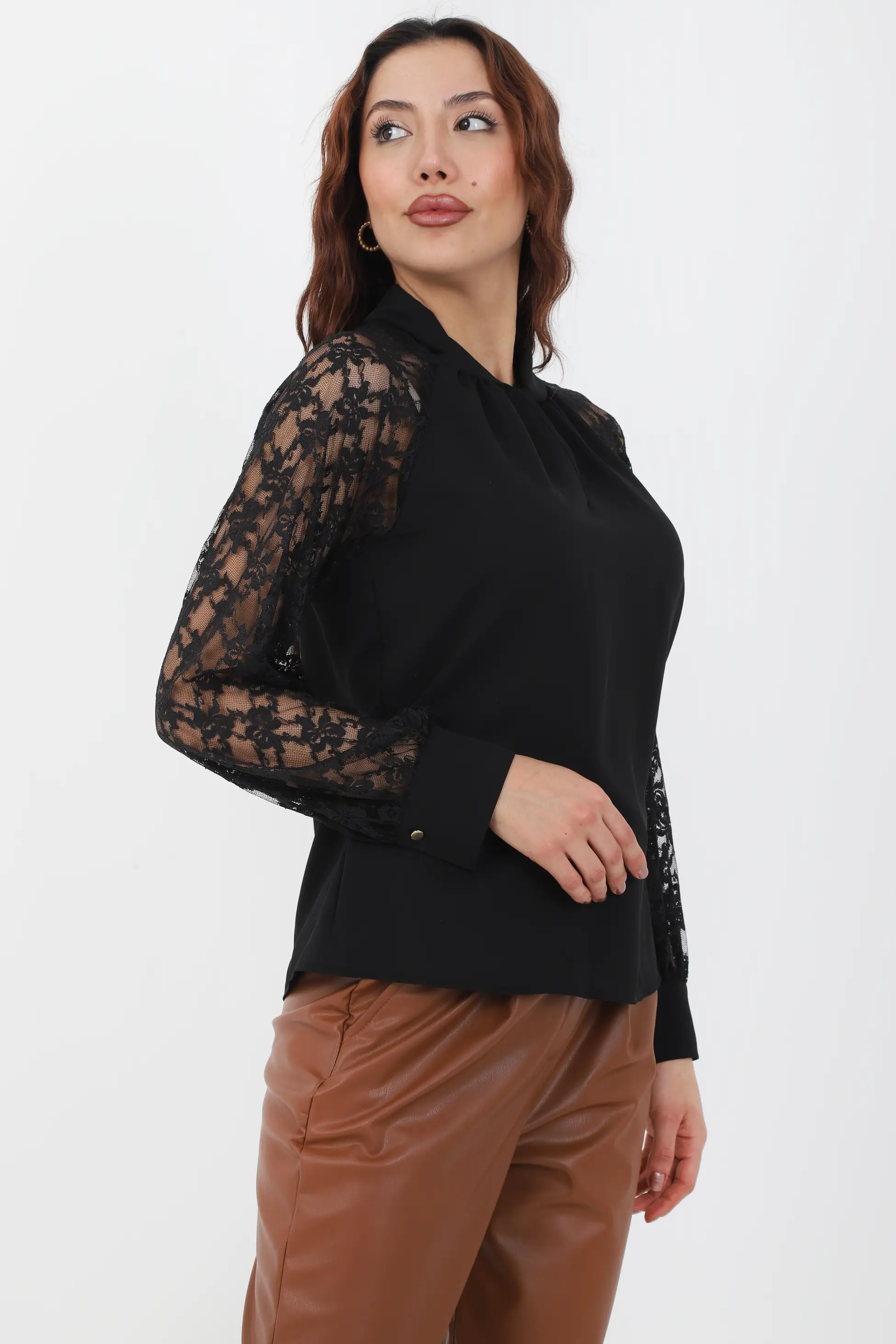 Kolları Dantelli Siyah Renk Kadın Bluz - Görsel 3
