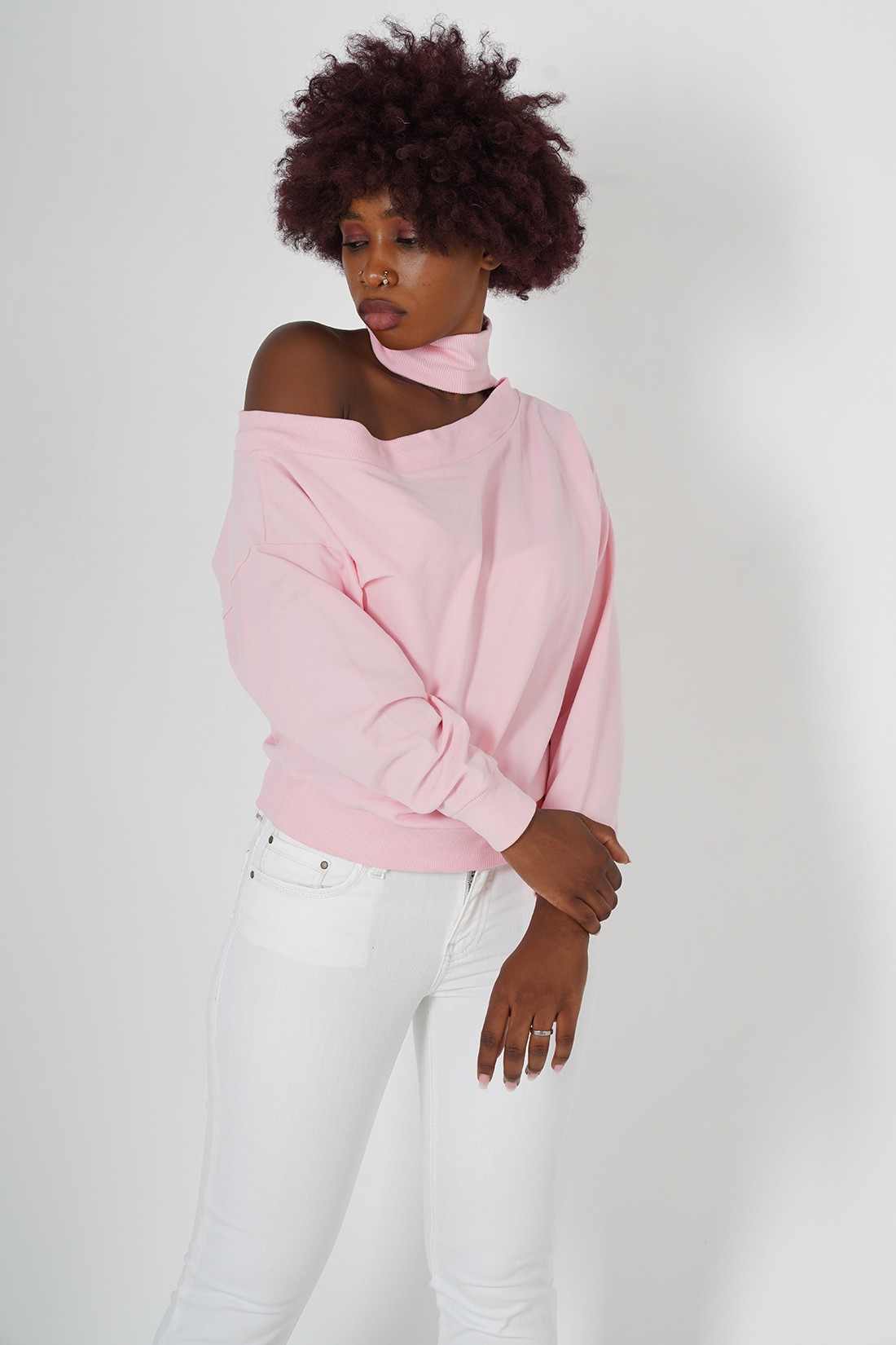 OMUZ DEKOLTELİ PEMBE SWEATSHIRT