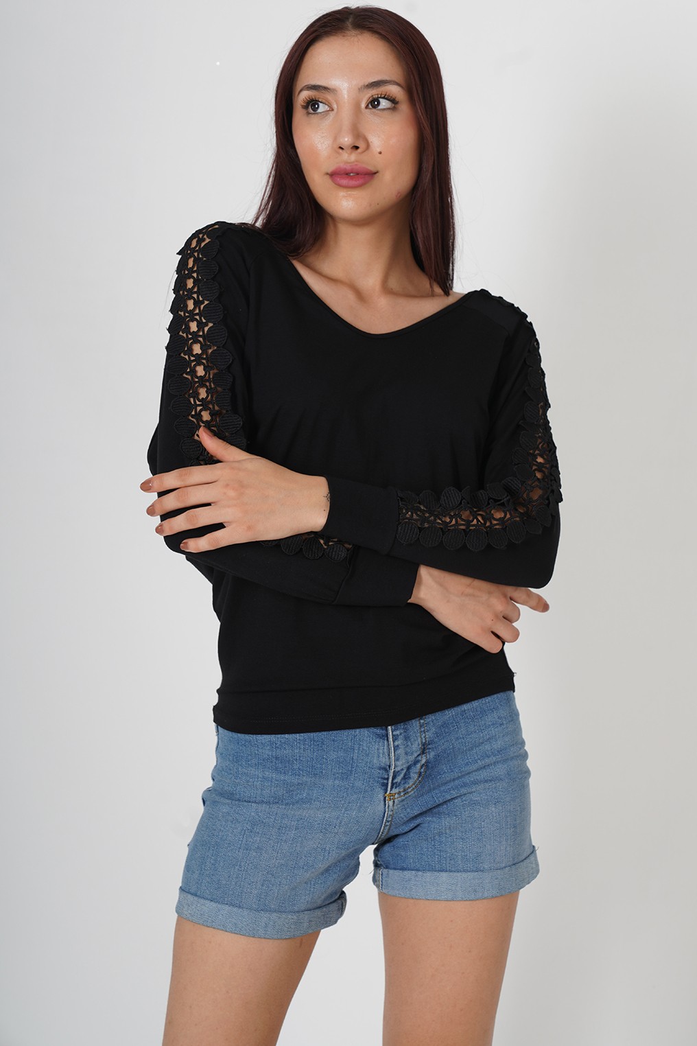 GÜPÜRLÜ UZUN KOLLU T-SHIRT