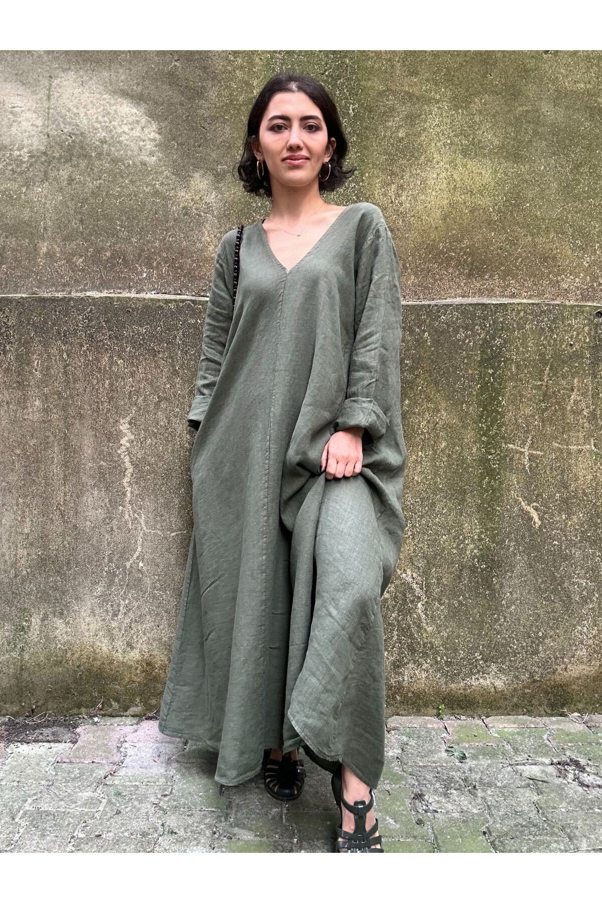 V Yaka Uzun Kol Cep Detaylı %100 Keten Oversize Uzun Elbise-STD - Haki