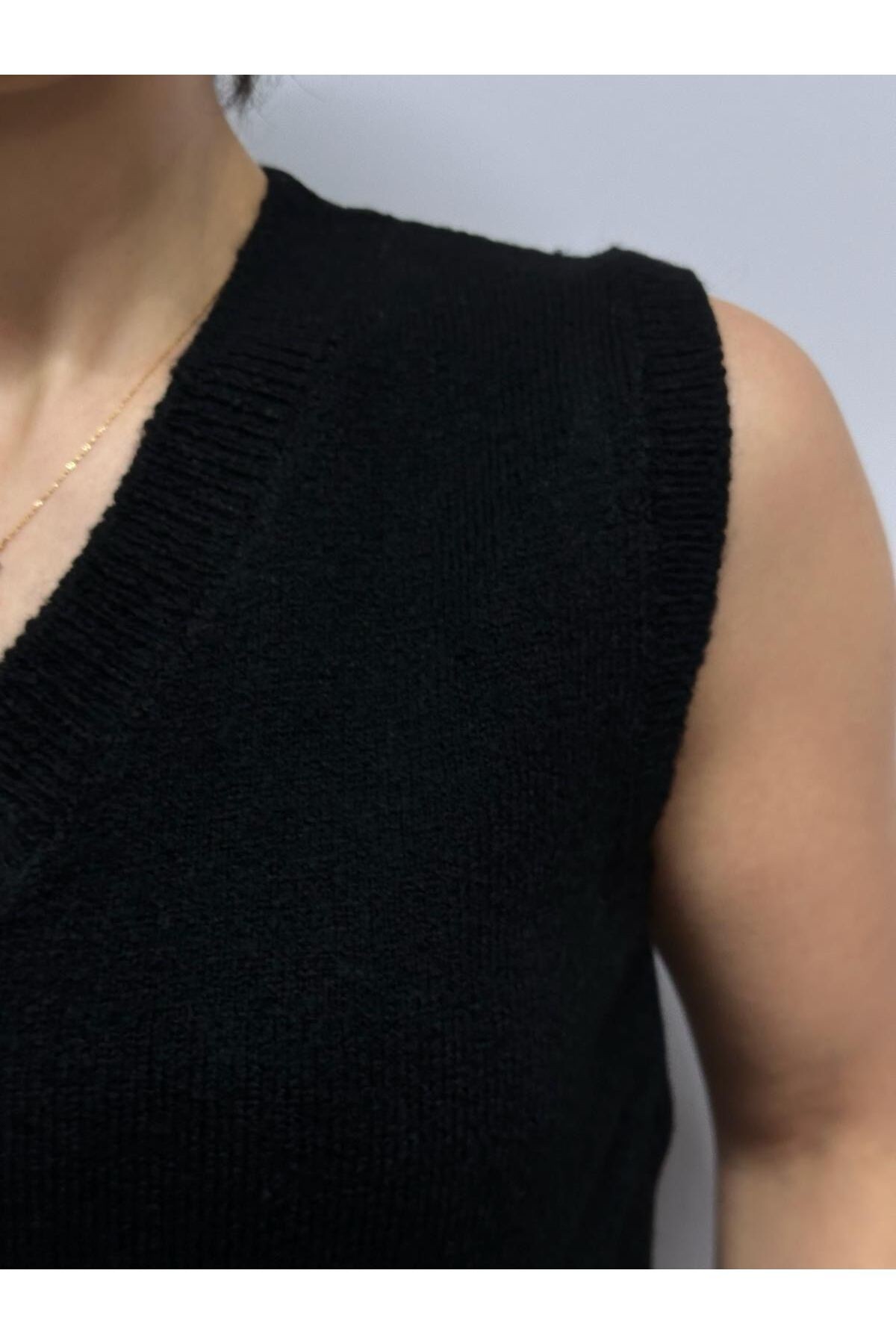 V Yaka Basic Süveter - Siyah