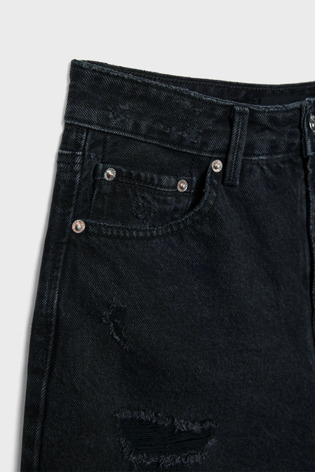 Yırtık denim şort