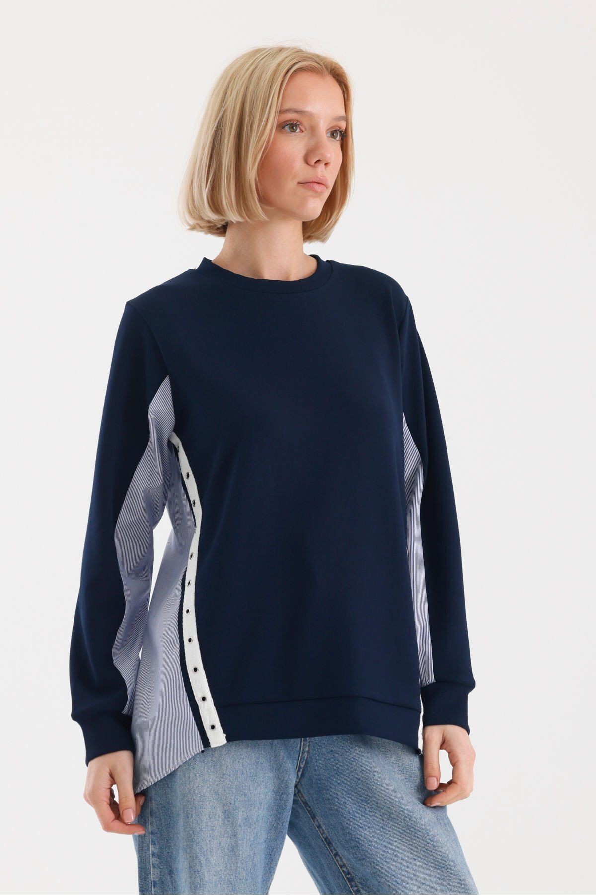 Günlük Tarz Renk Bloklu Poplin Kumaş ve Kuş Gözü Detaylı Relaxed Sweatshirt-M - Lacivert