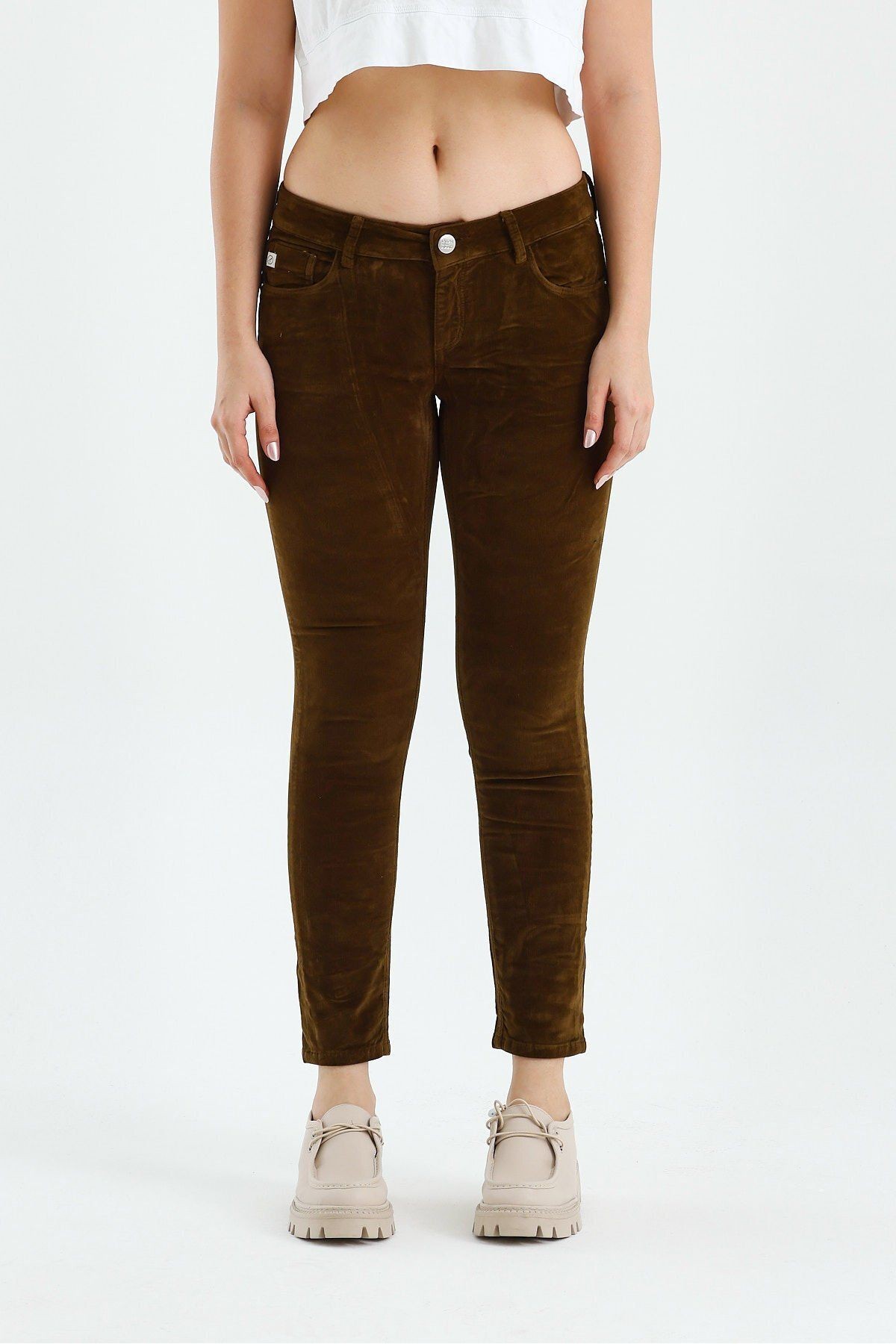 DAR PAÇA  DÜŞÜK BEL SLIM FIT DÜZ KADİFE PANTOLON