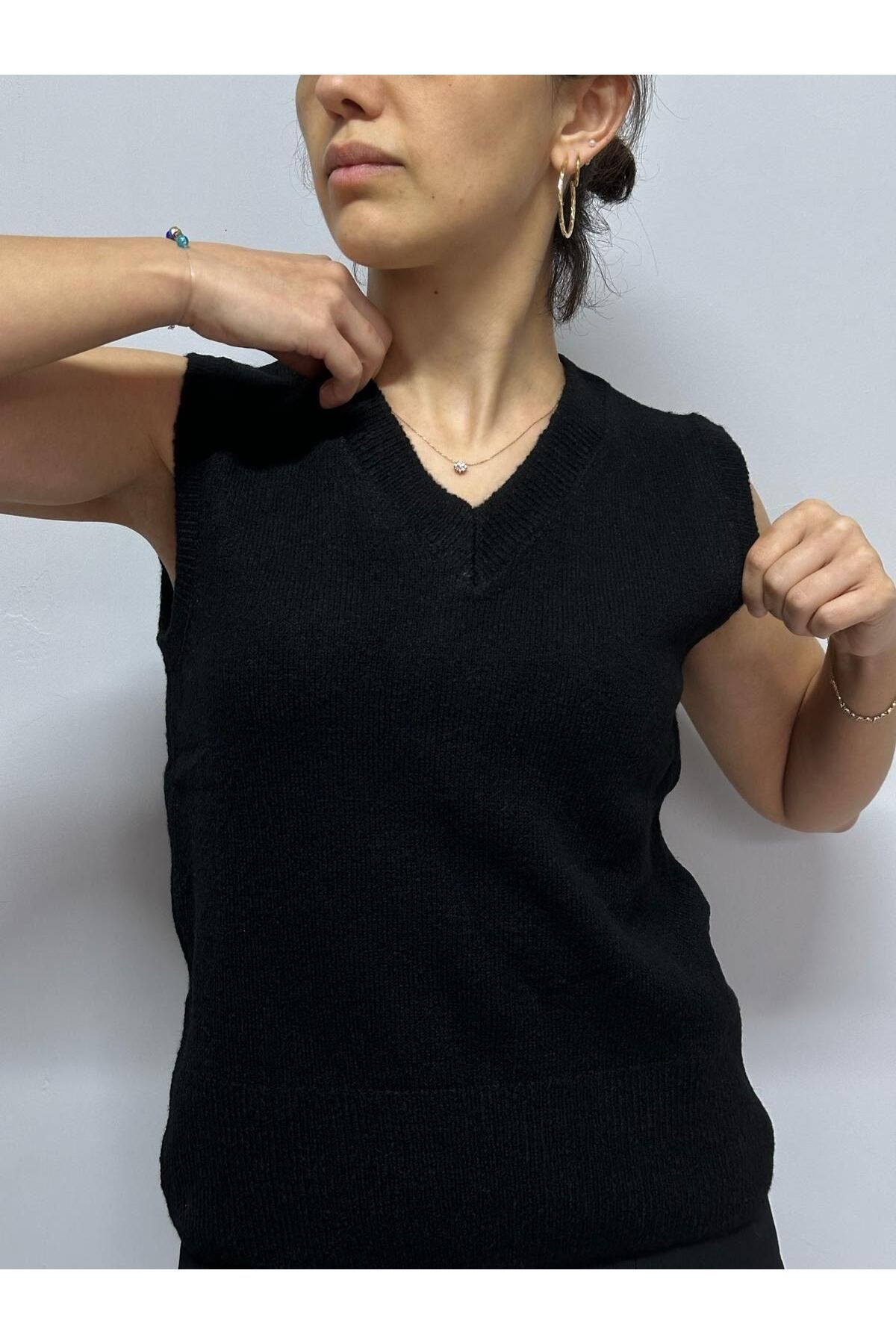 V Yaka Basic Süveter - Siyah
