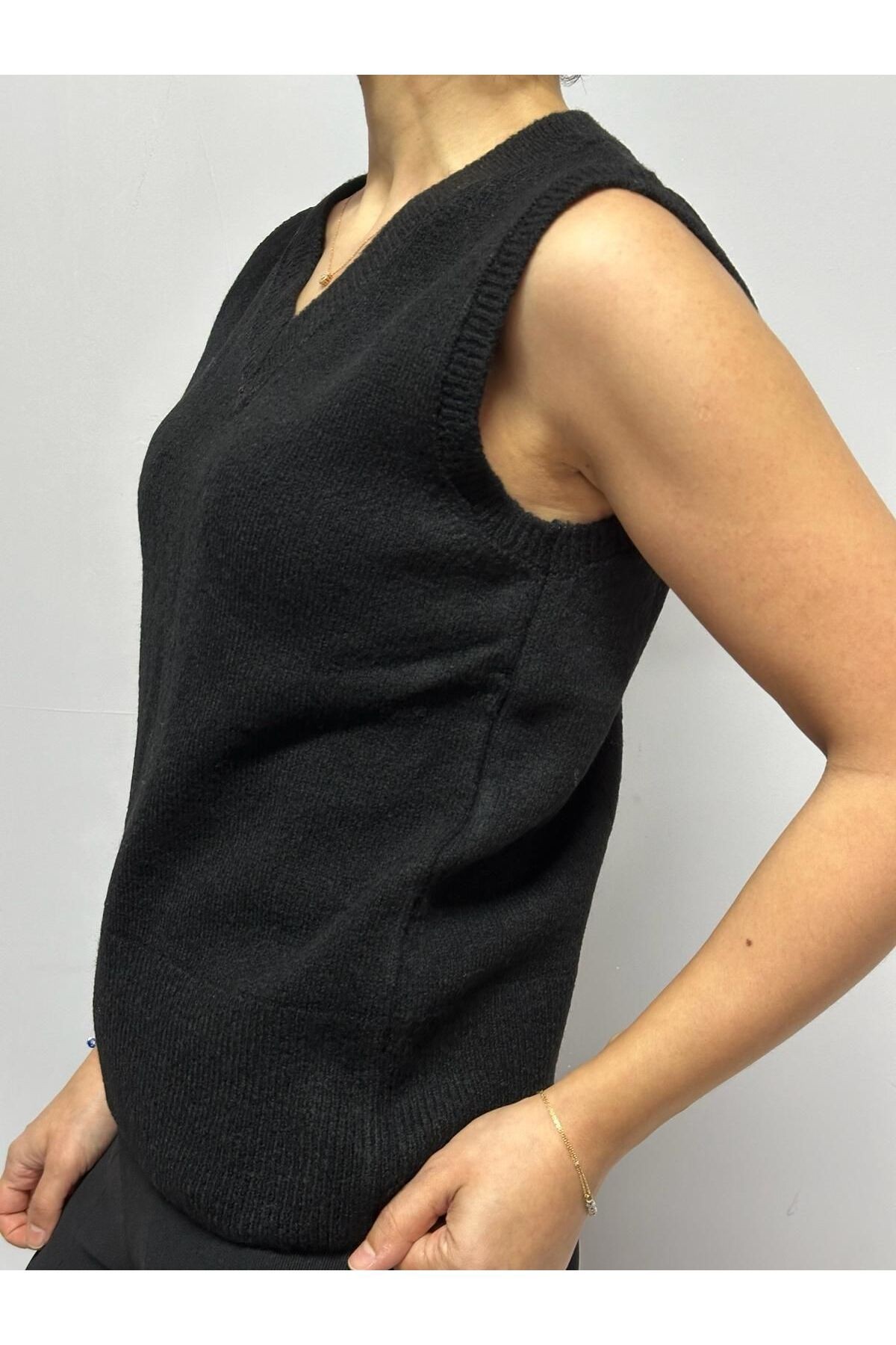 V Yaka Basic Süveter - Siyah