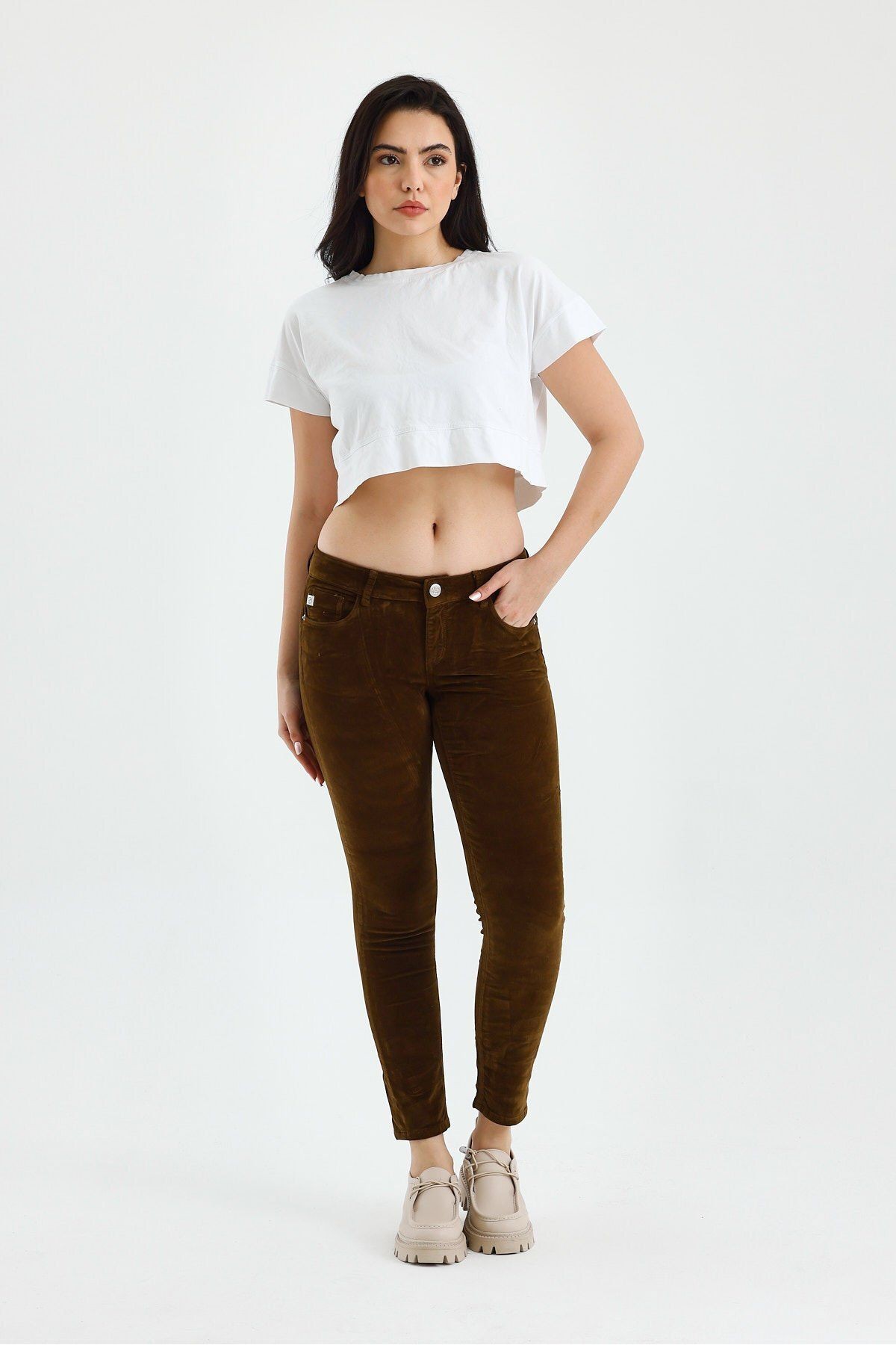 DAR PAÇA  DÜŞÜK BEL SLIM FIT DÜZ KADİFE PANTOLON