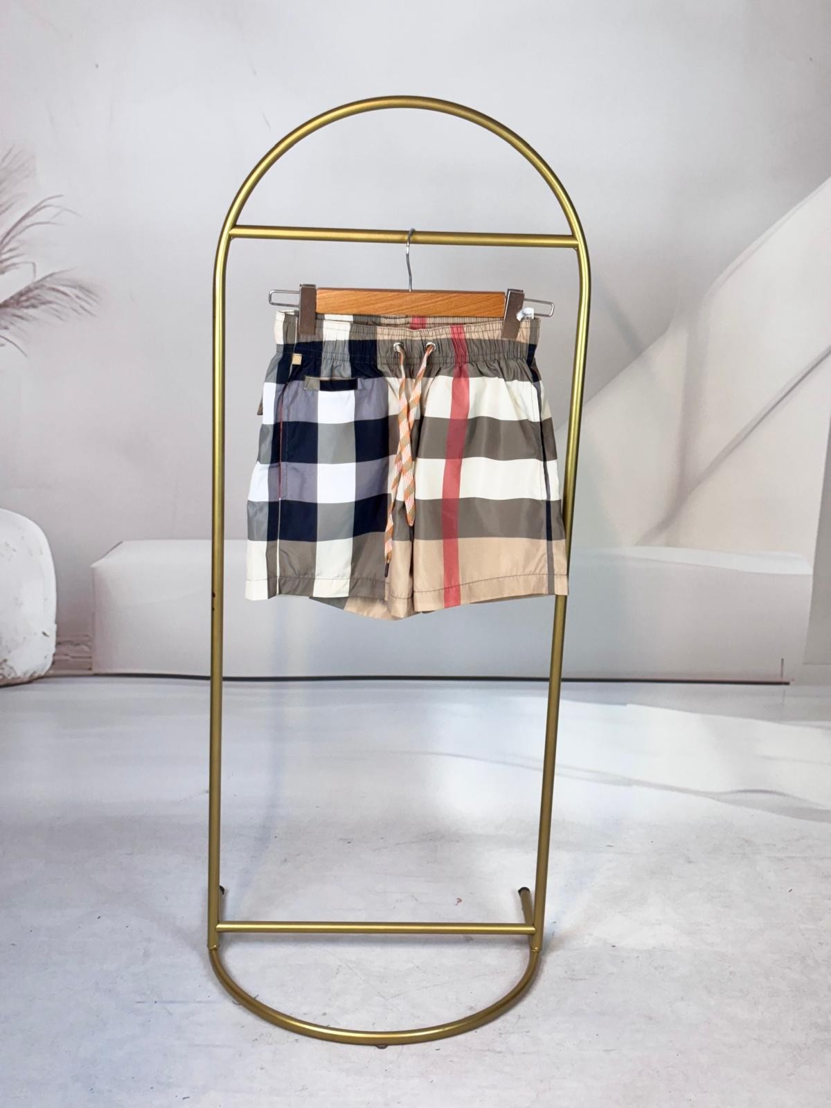 Burberry Bej Haki Kareli Mayo Şort