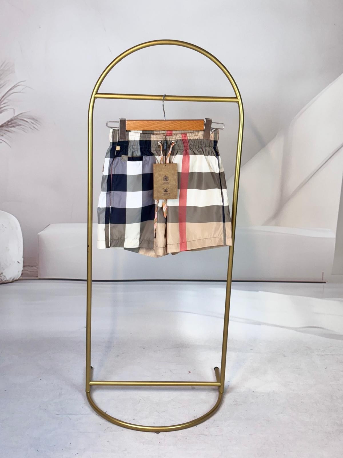 Burberry Bej Haki Kareli Mayo Şort