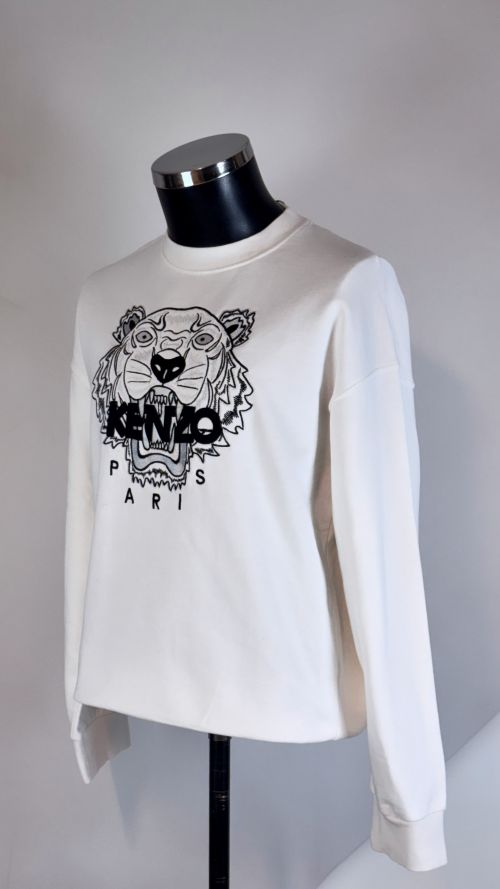  Yuvarlak Yaka Önünde Marka Detaylı Sweatshirt