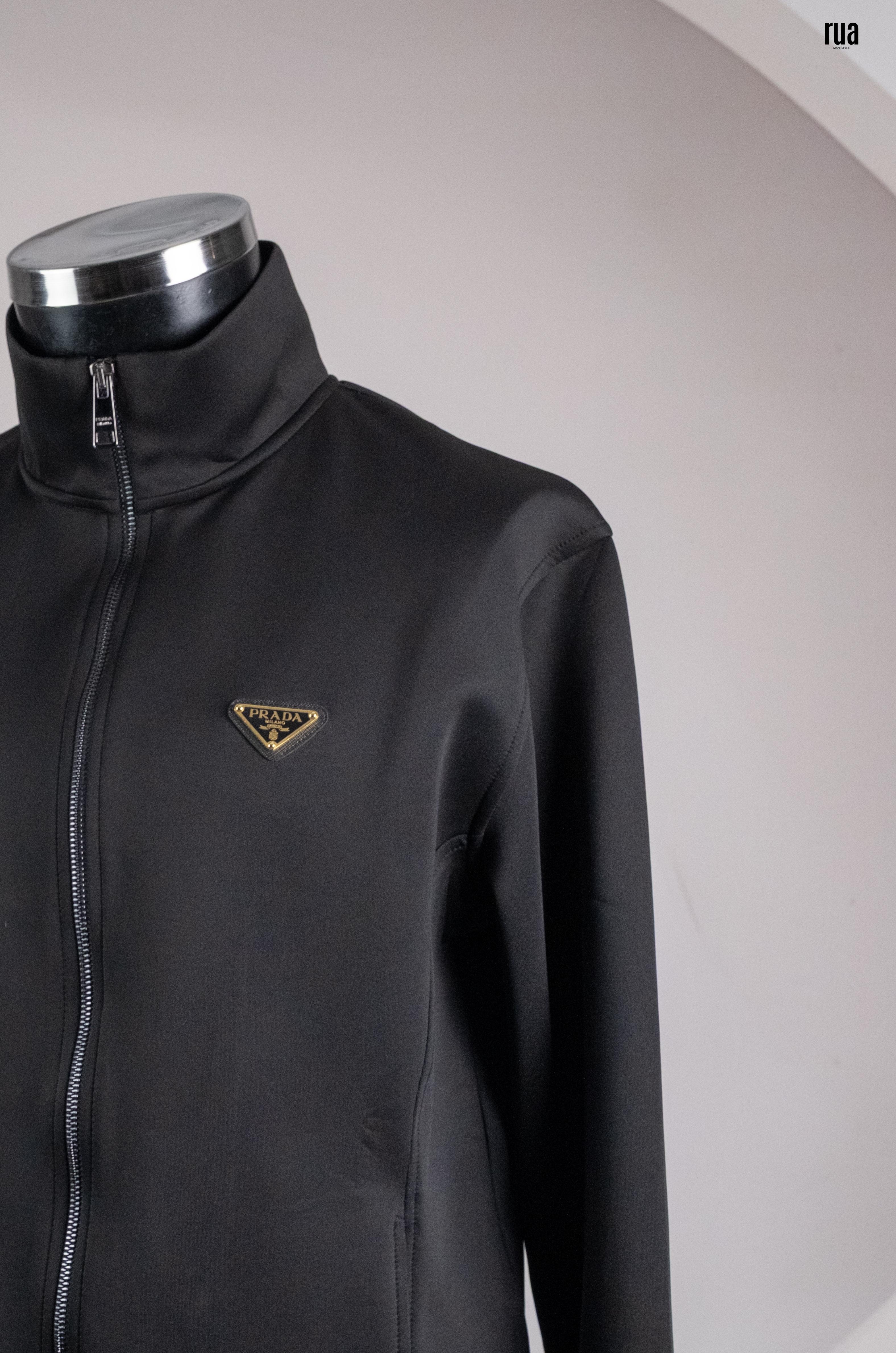 Prada Gold Logolu Eşofman Üsttü Siyah
