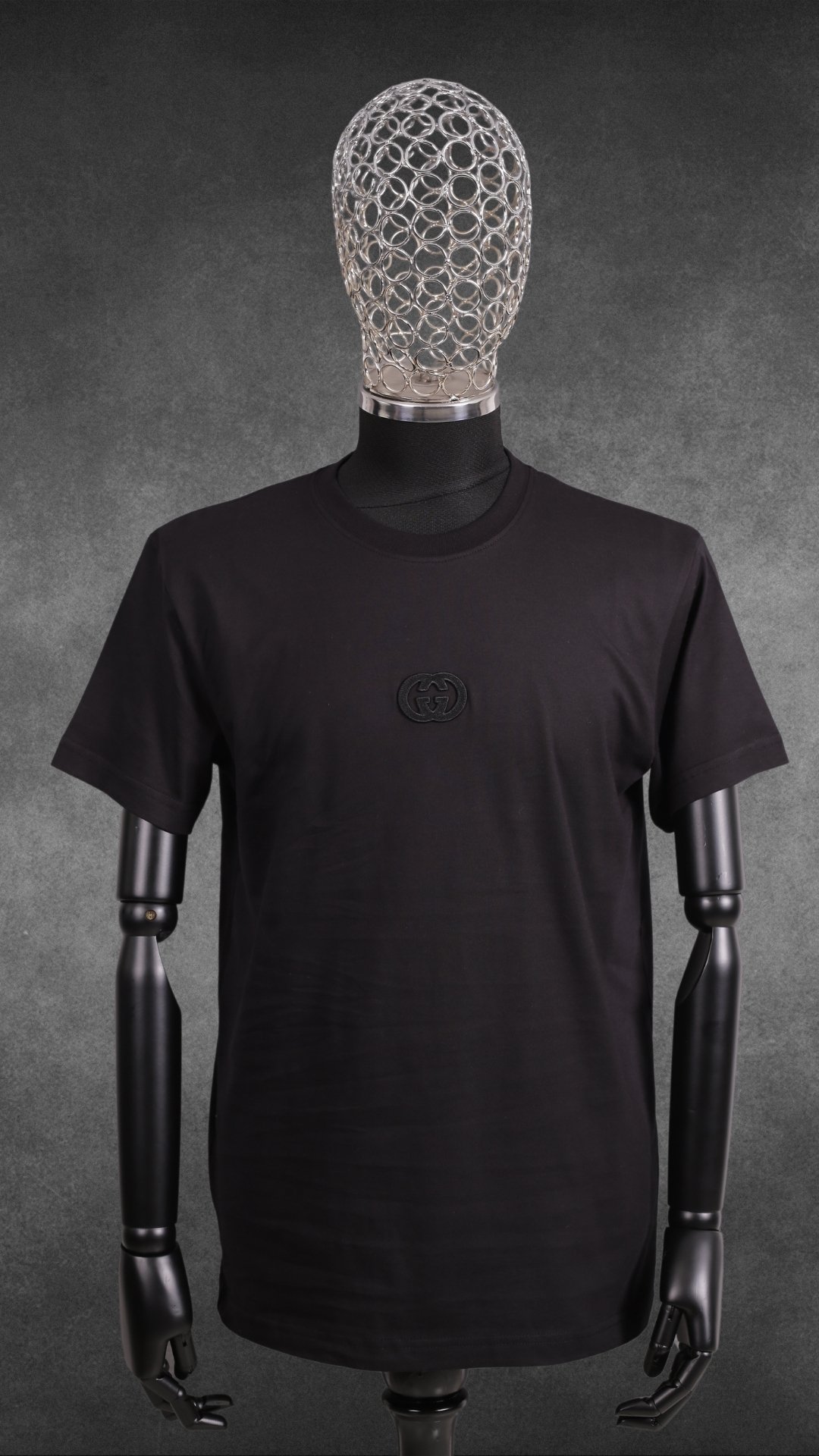 Zero Collar Brand T-Shirt mit strukturiertem Emblem in gleicher Farbe, Schwarz, GUCCİ