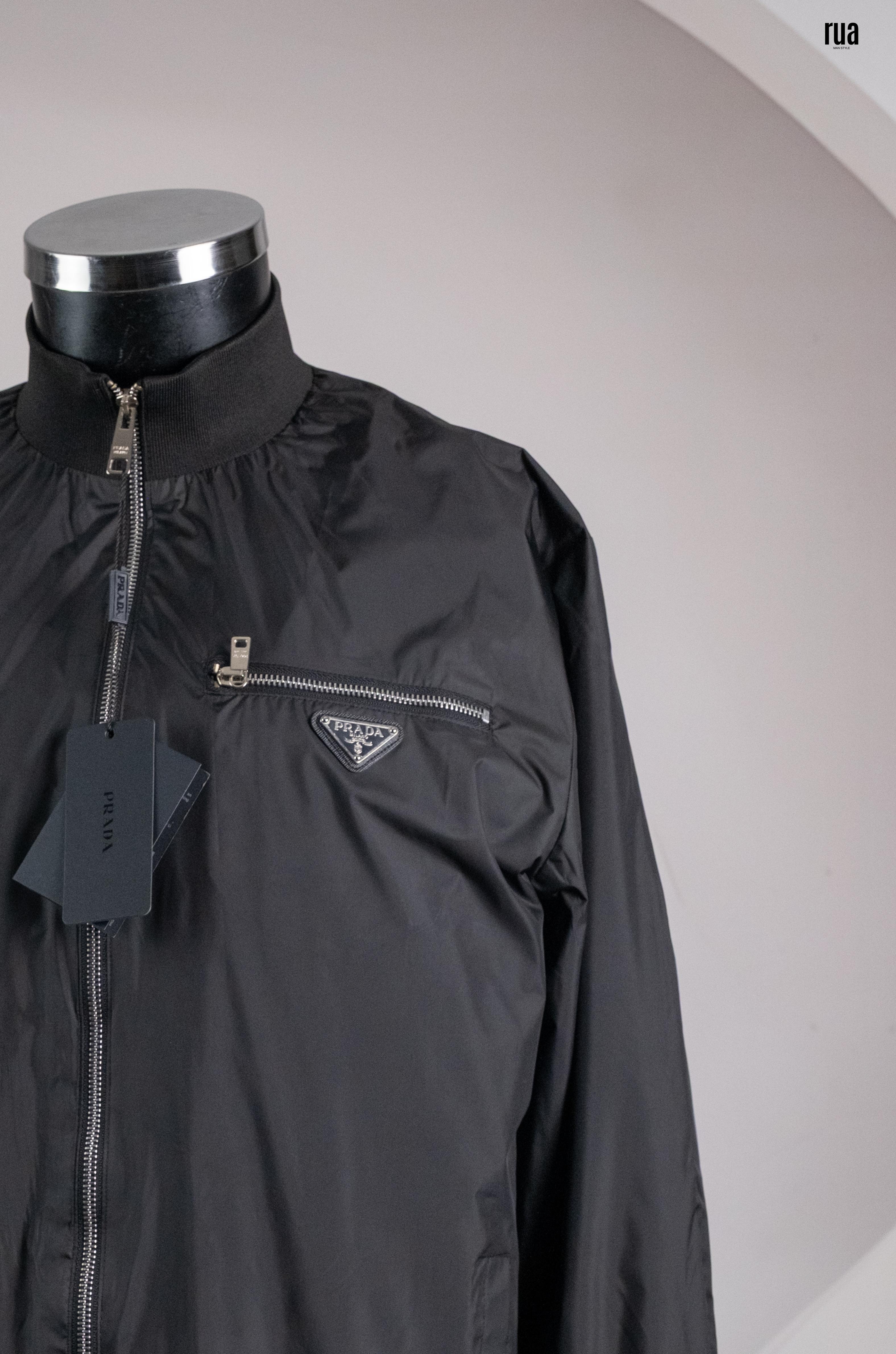 Prada Metal Göğüs logolu Mont Siyah