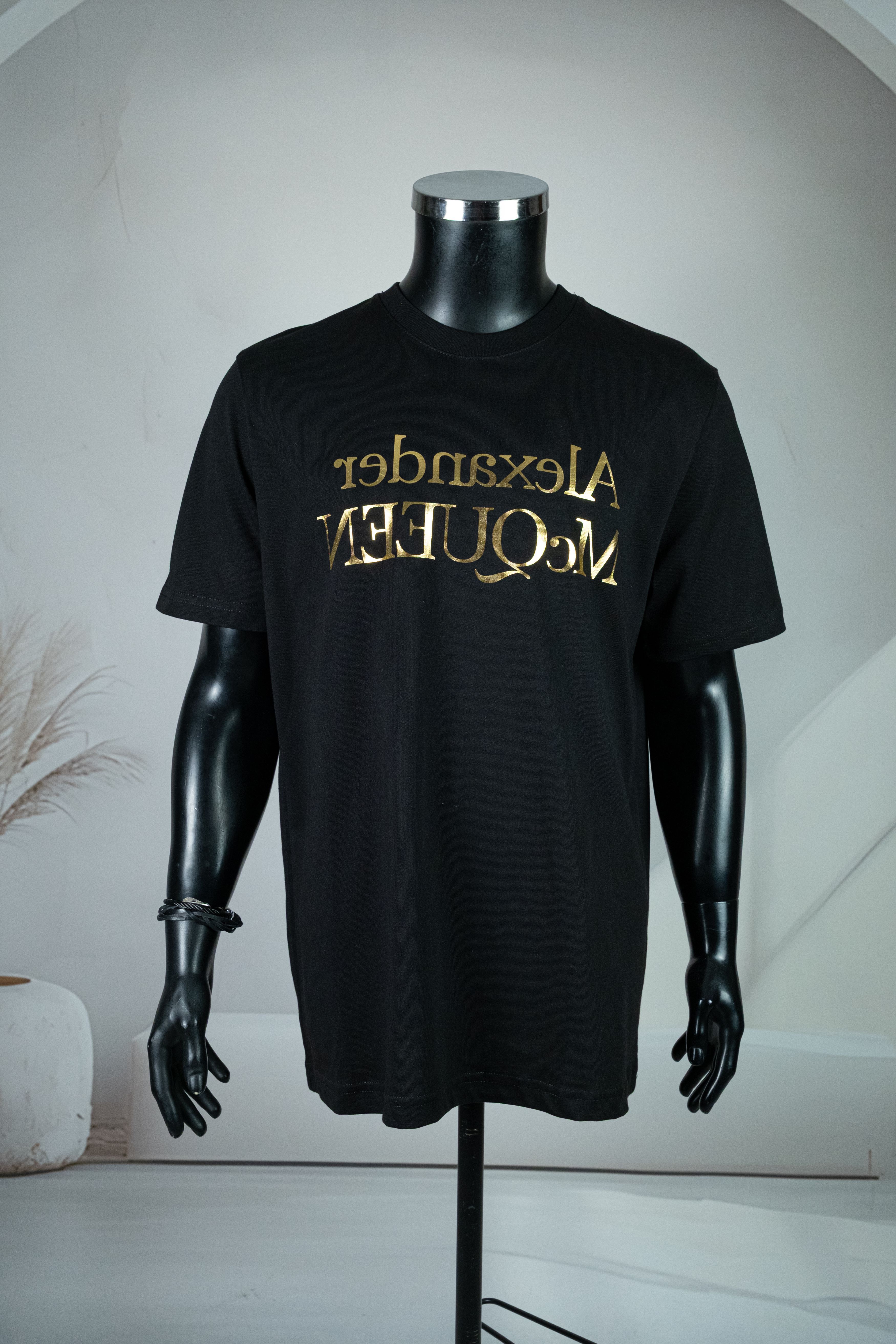 Alexander Mcqueen Siyah Yuvarlak Yaka Gold Marka Yazılı Tişört