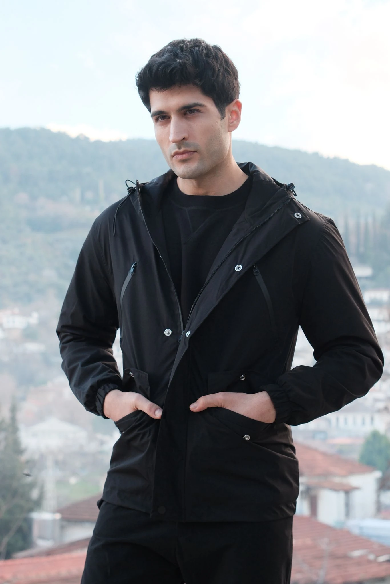 Kapşonlu Femuar Detaylı Mont-Siyah