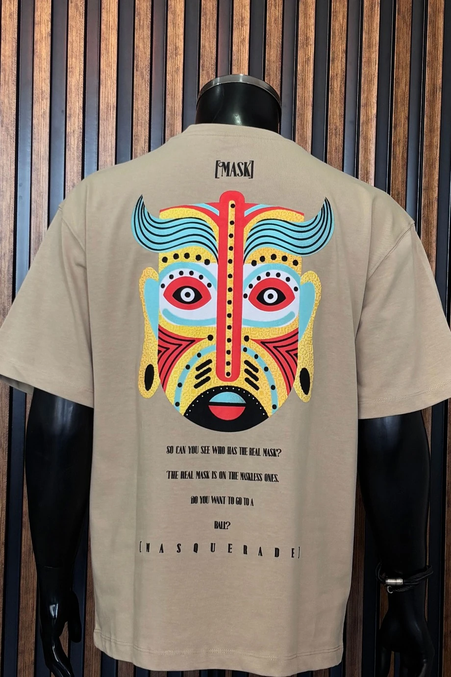 Yuvarlak Yaka Yazili Sirti Maske Detayli Tshi̇rt-Bej