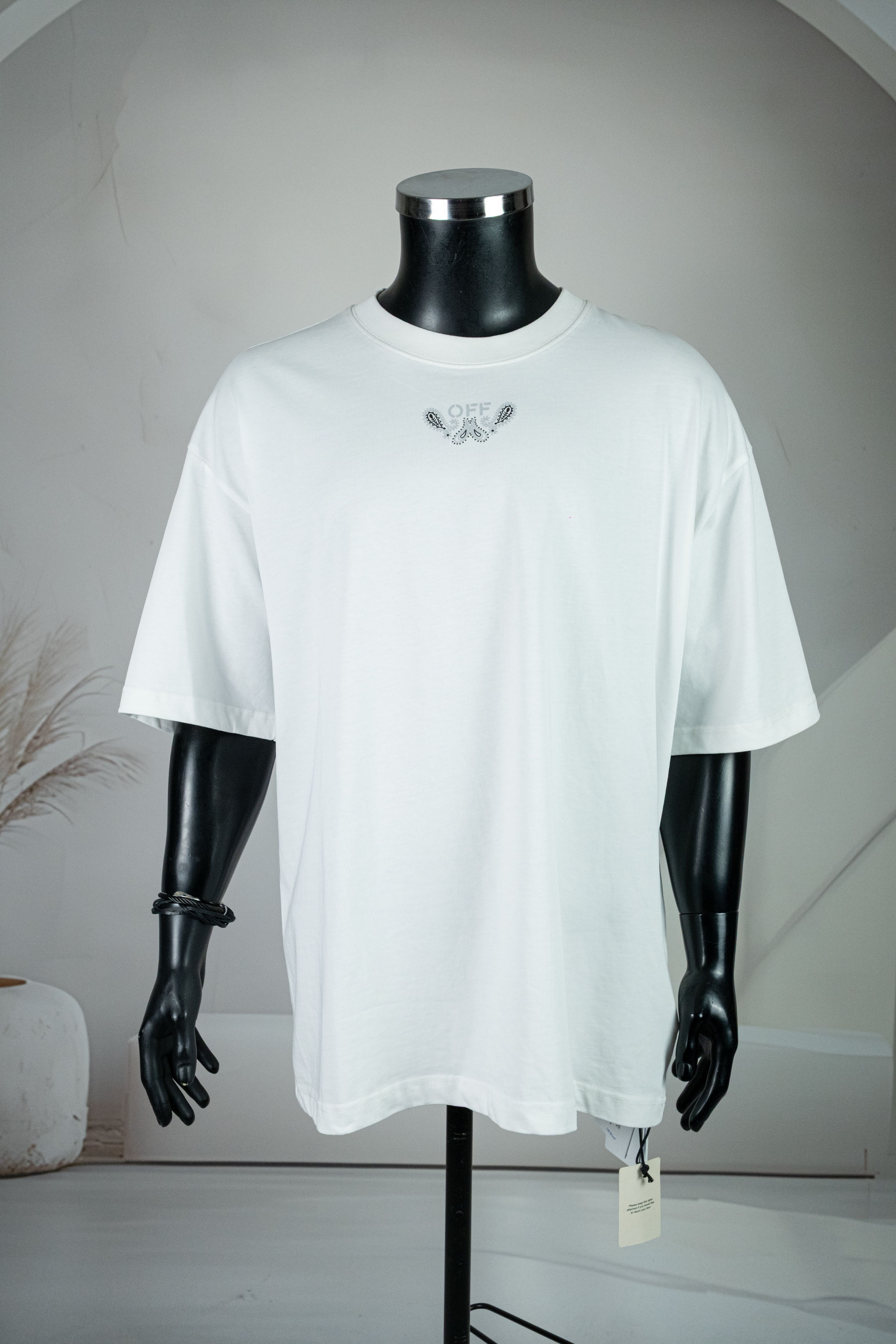 Off White Beyaz Arka ve Yaka Altında Baskı Detaylı Tişört
