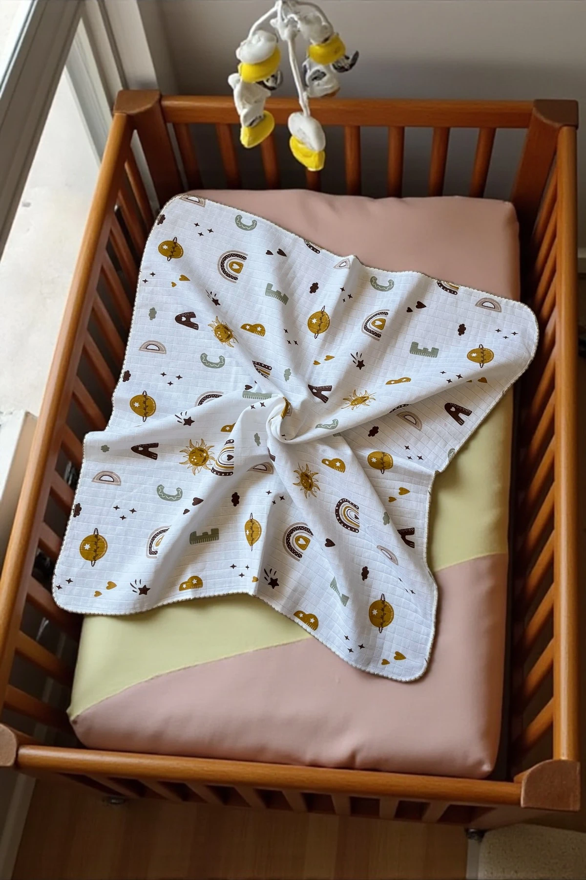 Minika Çok Amaçlı Müslin Örtü Harfler 80 x 90 Cm