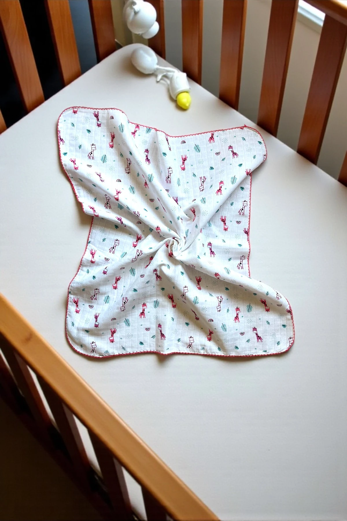 Minika Çok Amaçlı Müslin Örtü Pembe Zürafa 80 x 90 Cm