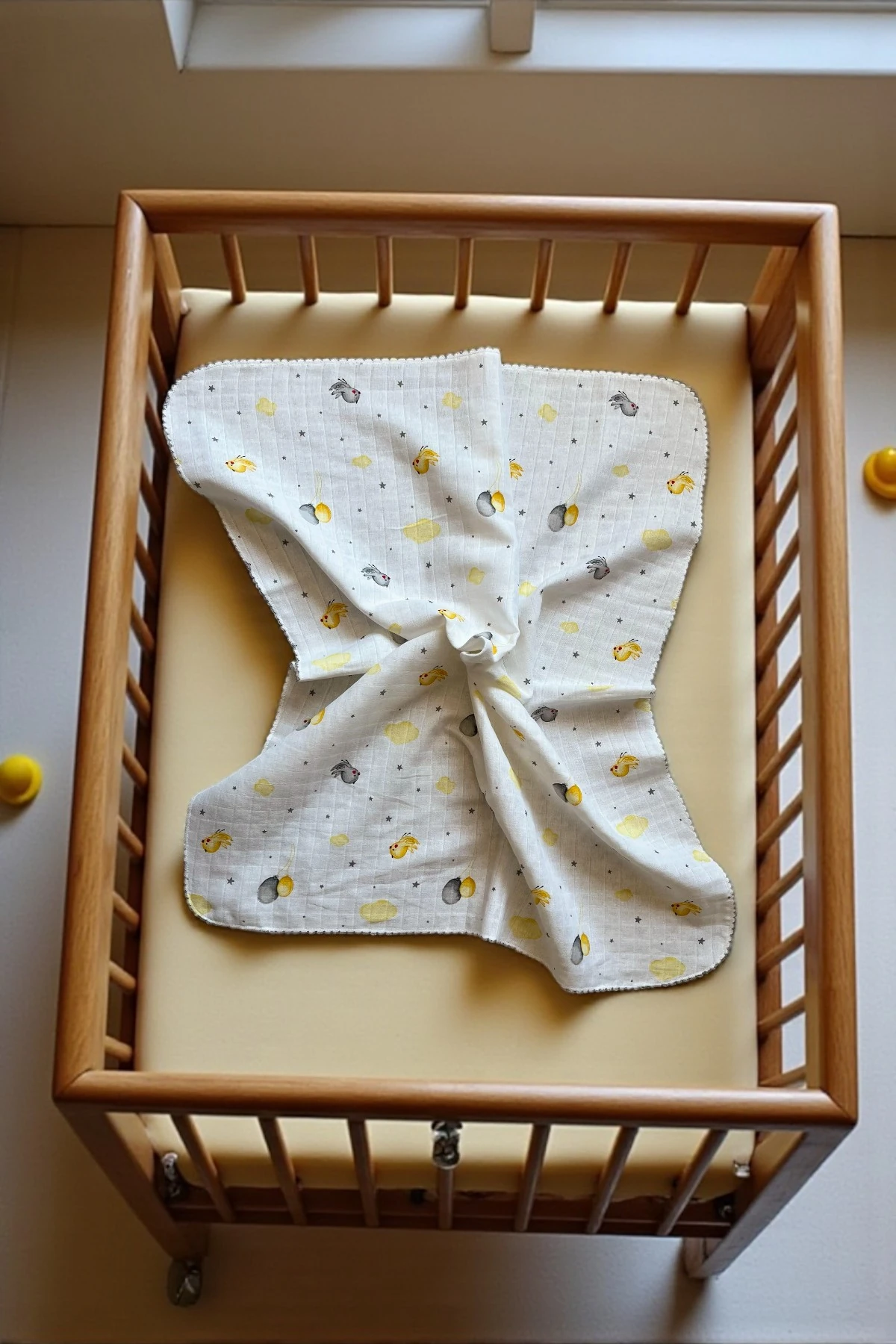 Minika Çok Amaçlı Müslin Örtü Sarı Kuş 80 x 90 Cm