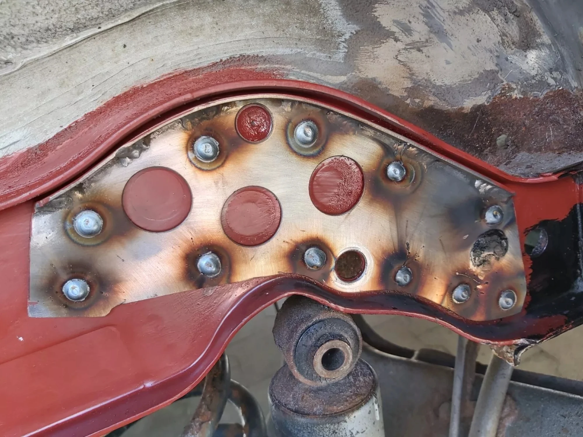 Volkswagen T4 Arka Aks Amortisör Yuvası (Sağ & Sol) - Metal Montaj Plakası