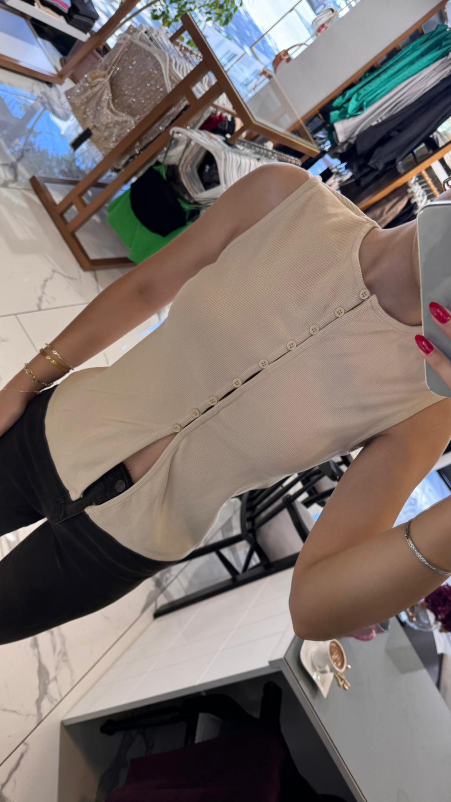 DÜĞME DETAYLI KOLSUZ TOP - Krem