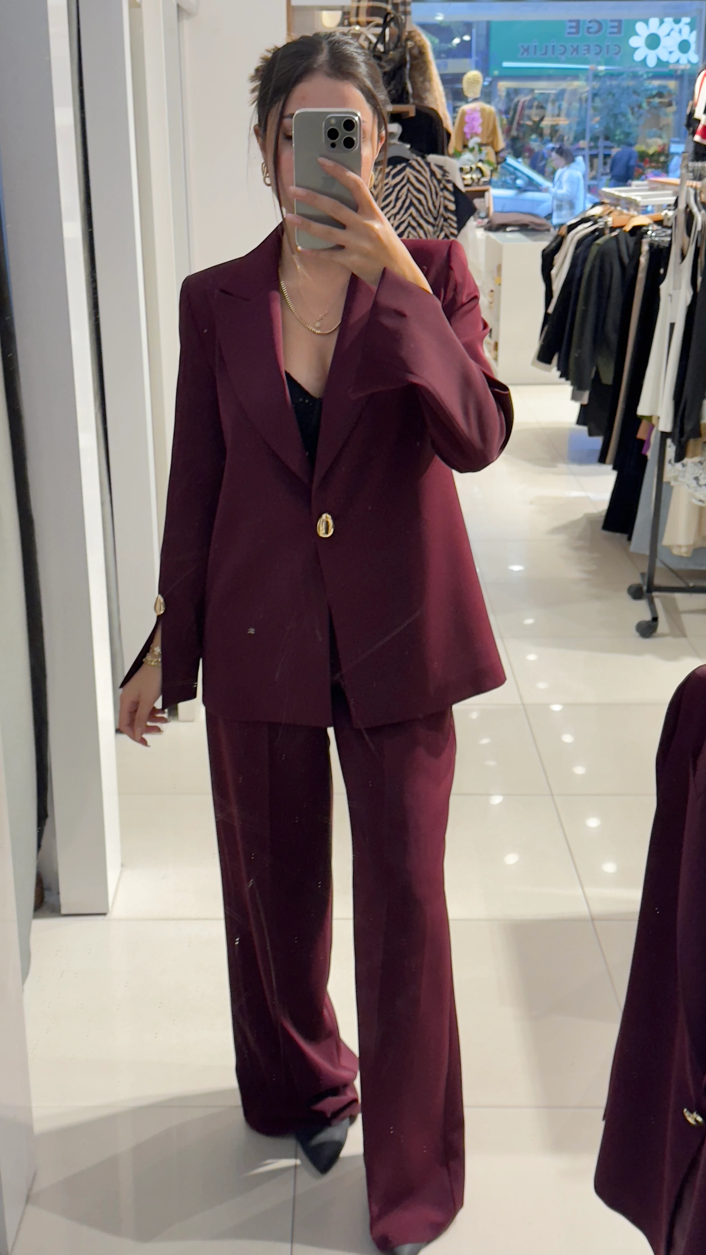 Bordo Kolları Yırtmaç Detaylı Takım 