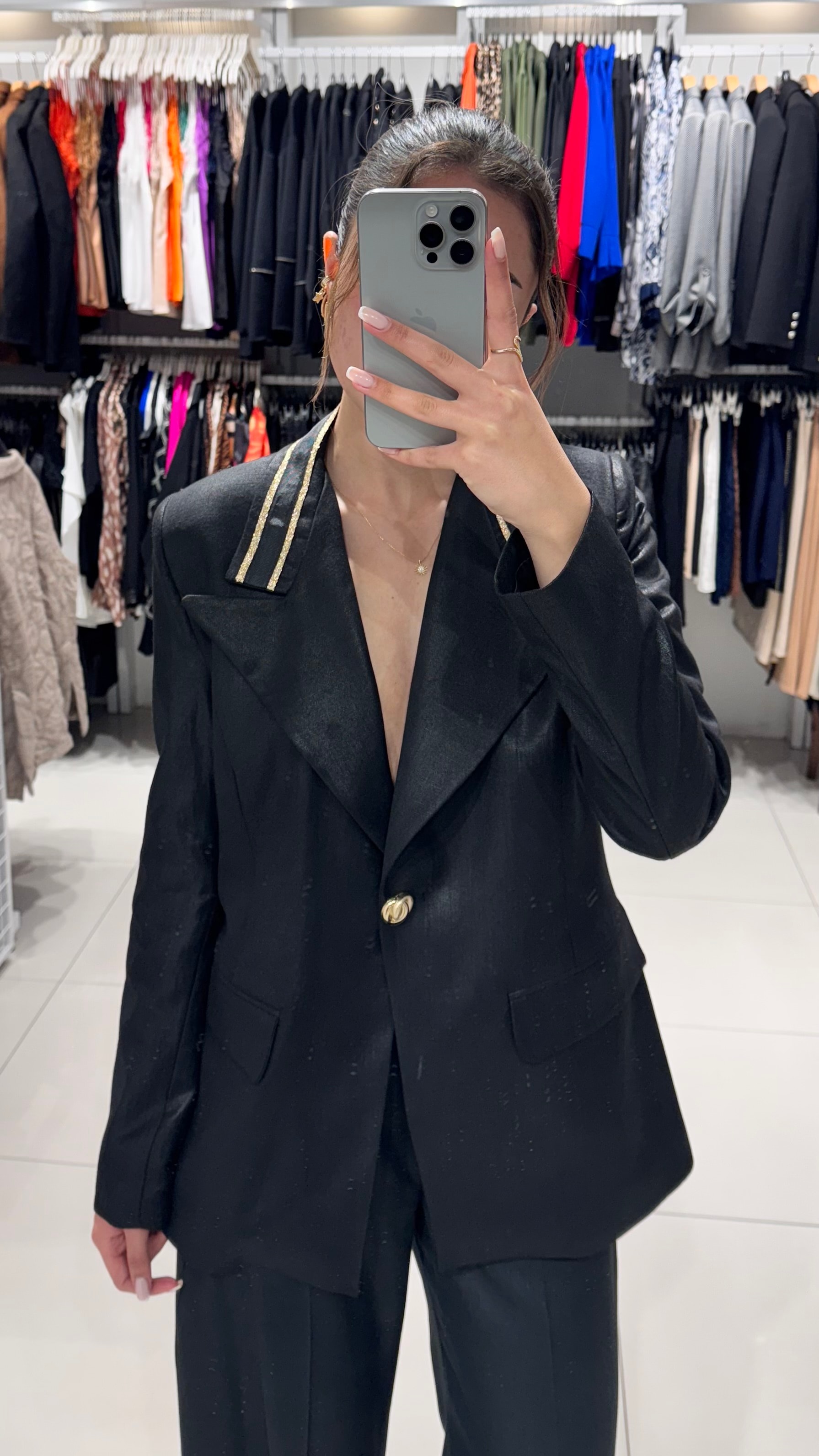 Islak Görünümlü Gold Detay Takım