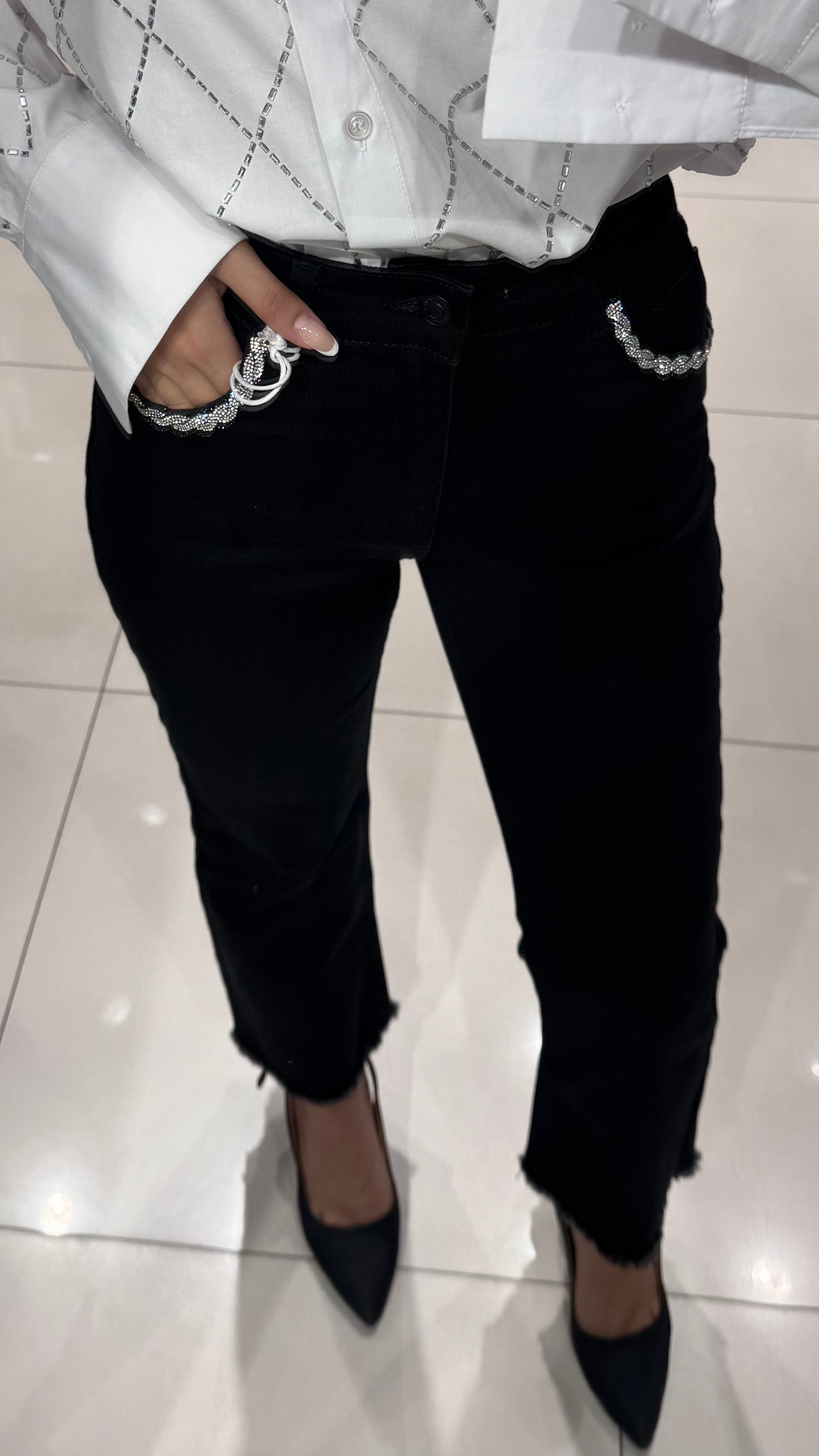 Cep Taş Detaylı Siyah Jean 