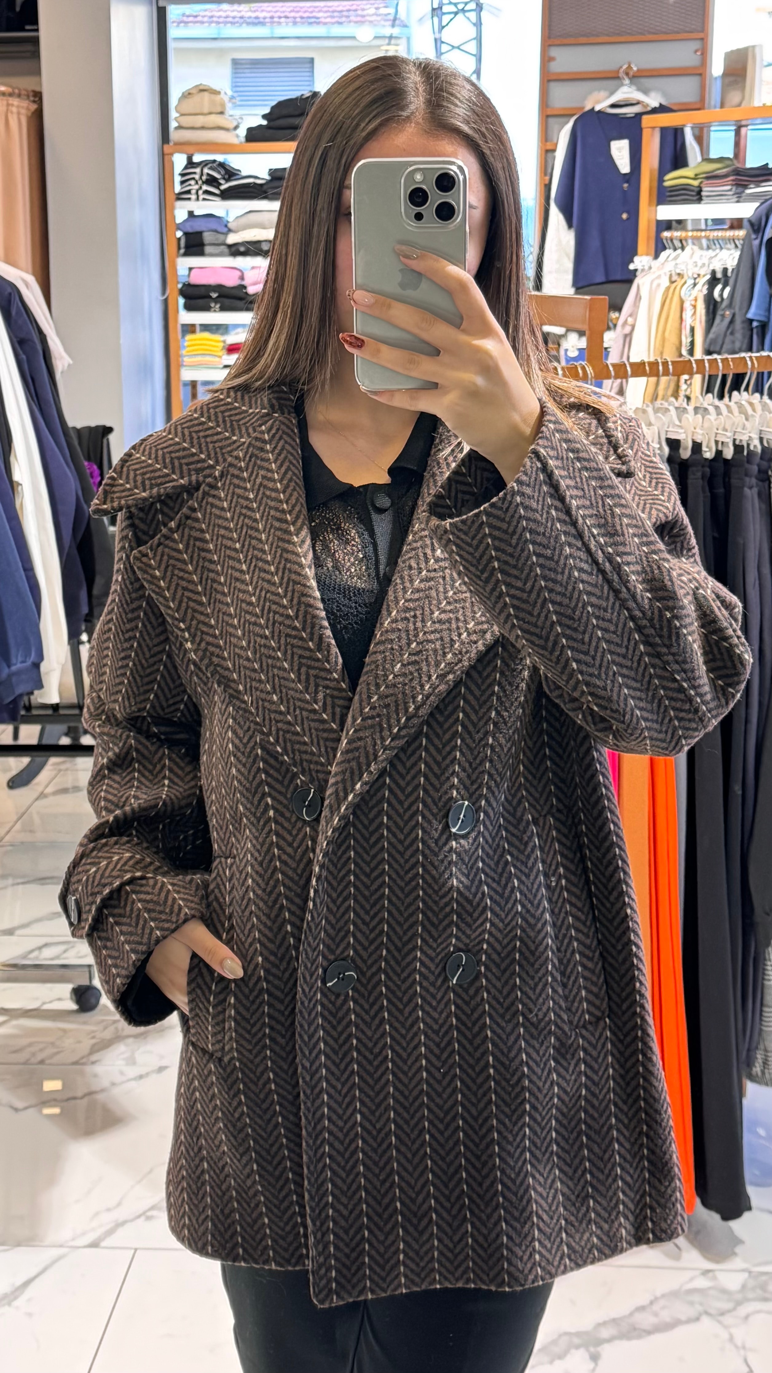 Desenli Düğme Detaylı Kaban